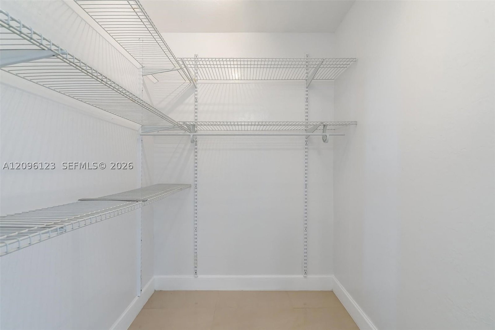 Real estate property located at 14951 Royal Oaks Ln #2008, Miami-dade, The Oaks I Condo, North Miami, FL