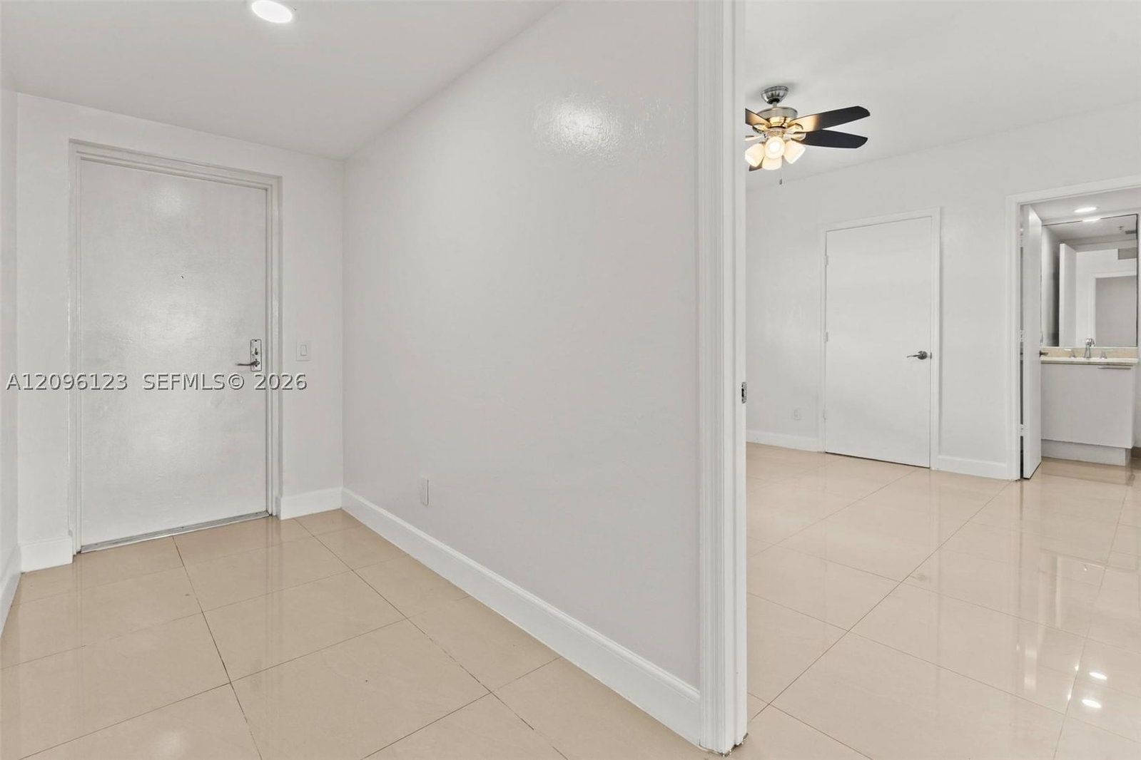 Real estate property located at 14951 Royal Oaks Ln #2008, Miami-dade, The Oaks I Condo, North Miami, FL
