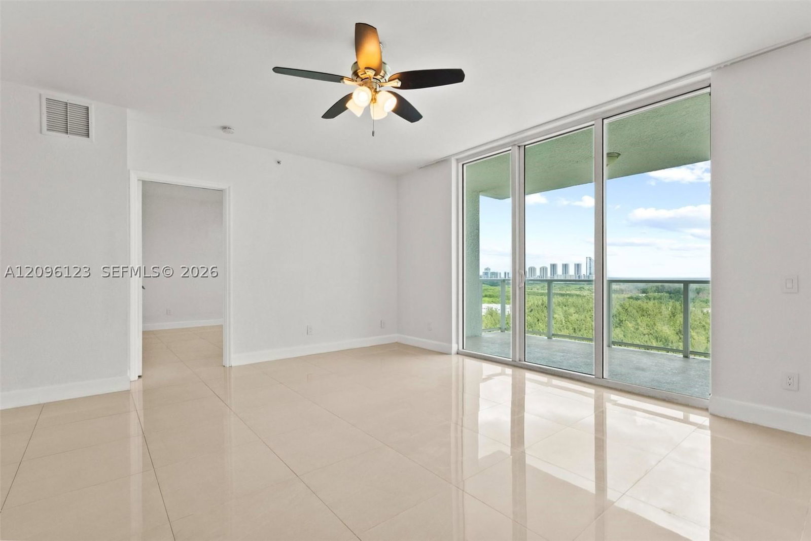 Real estate property located at 14951 Royal Oaks Ln #2008, Miami-dade, The Oaks I Condo, North Miami, FL