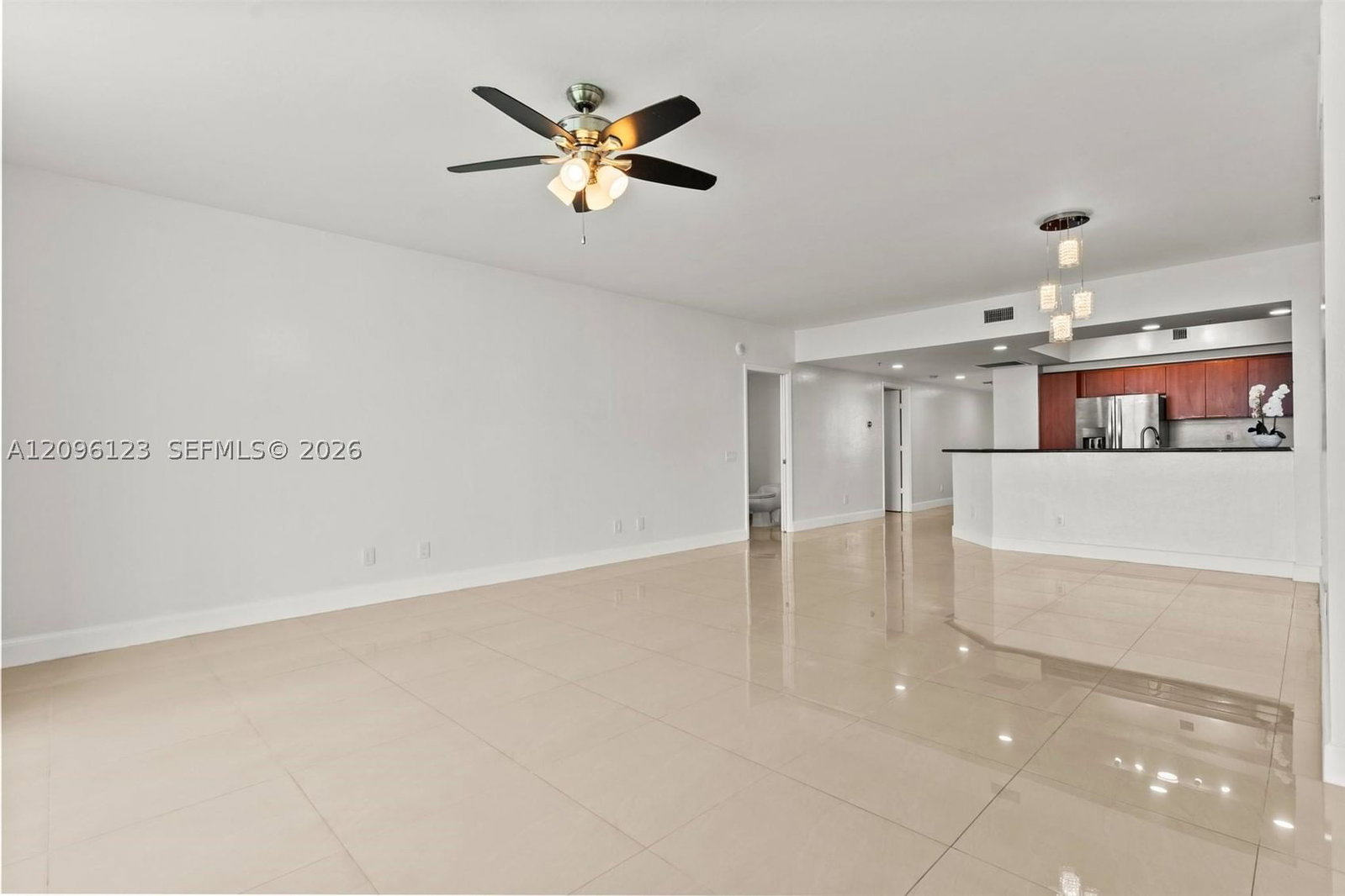 Real estate property located at 14951 Royal Oaks Ln #2008, Miami-dade, The Oaks I Condo, North Miami, FL