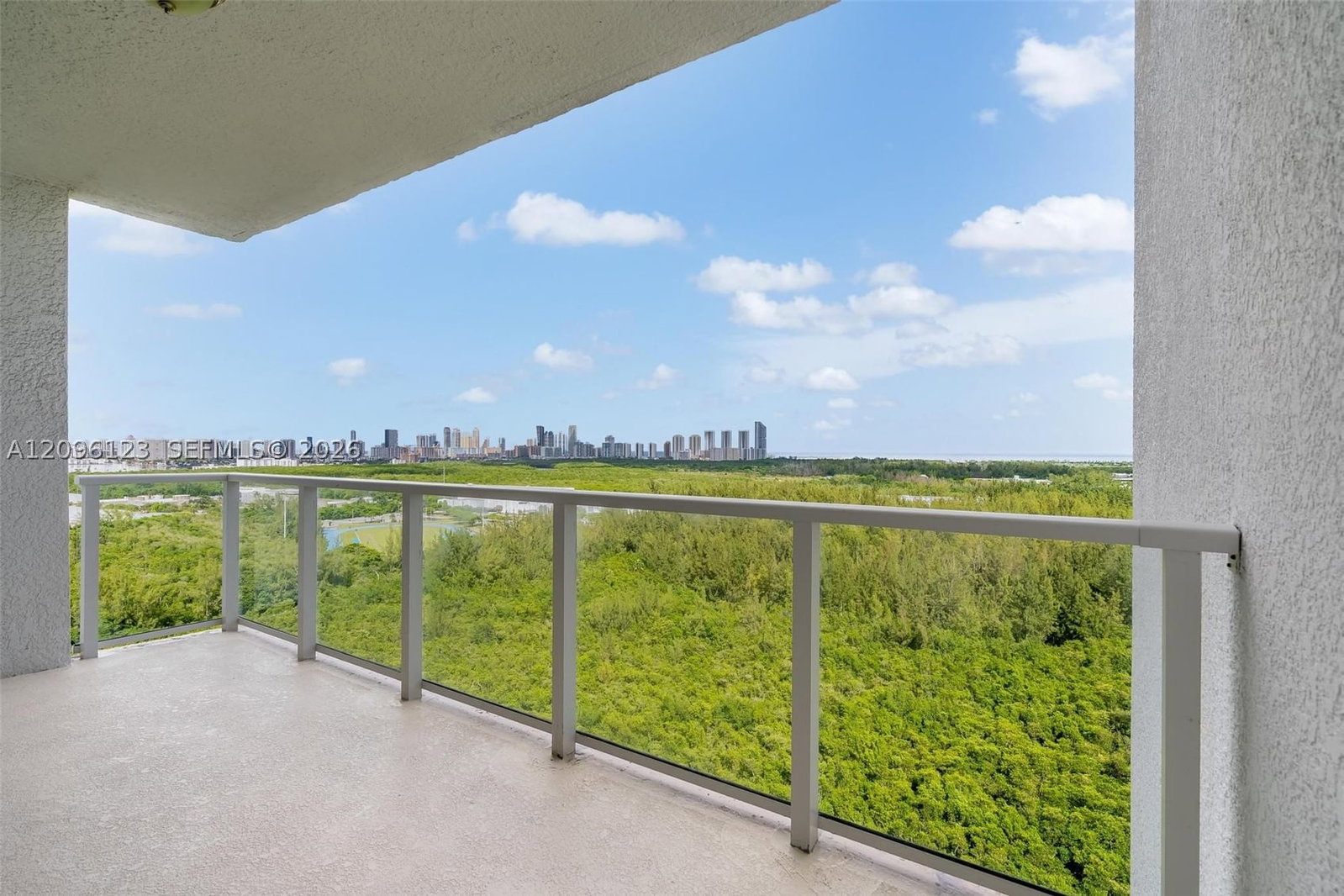 Real estate property located at 14951 Royal Oaks Ln #2008, Miami-dade, The Oaks I Condo, North Miami, FL