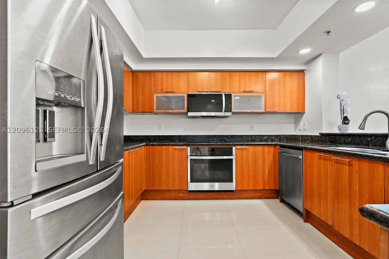 Real estate property located at 14951 Royal Oaks Ln #2008, Miami-dade, The Oaks I Condo, North Miami, FL