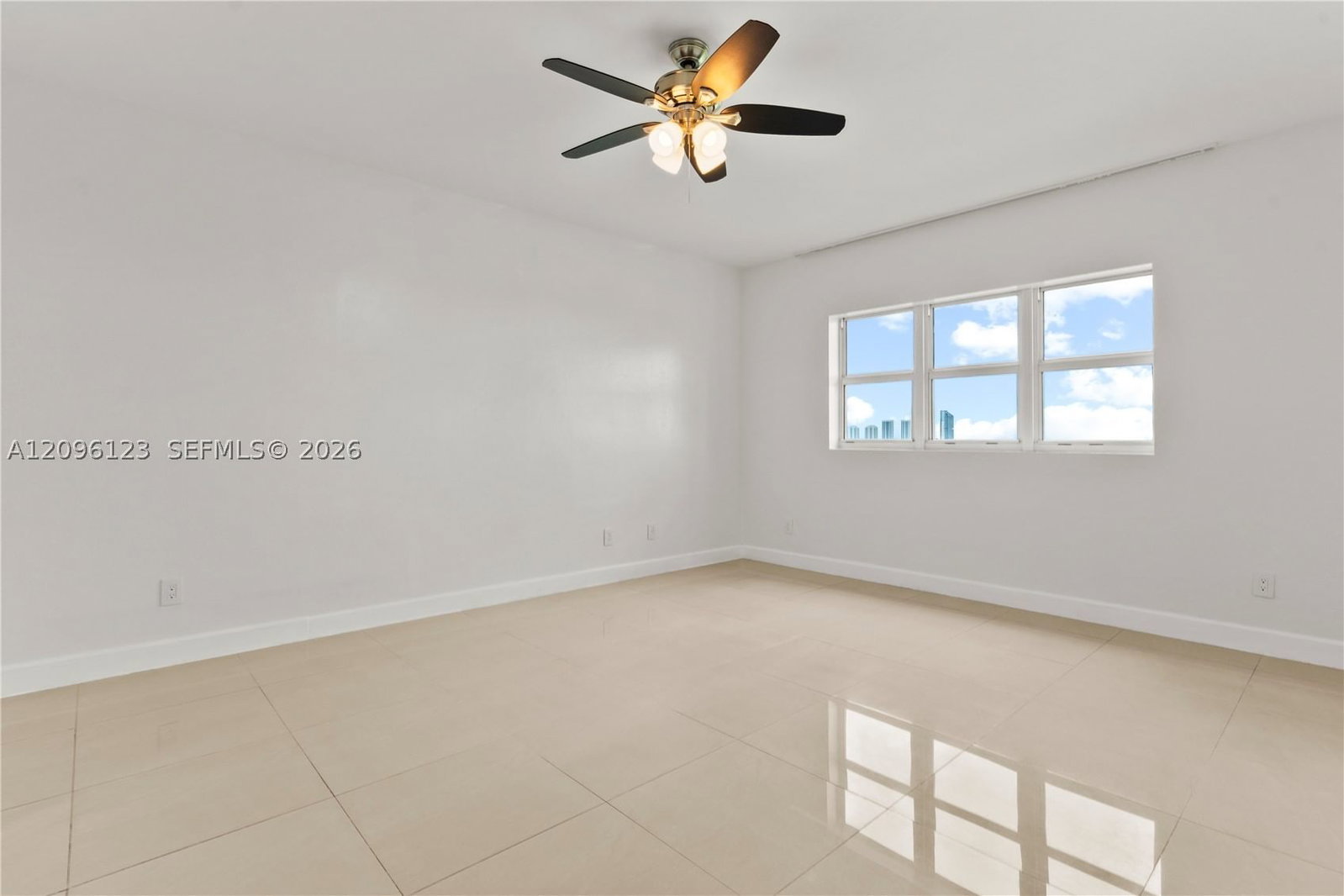 Real estate property located at 14951 Royal Oaks Ln #2008, Miami-dade, The Oaks I Condo, North Miami, FL
