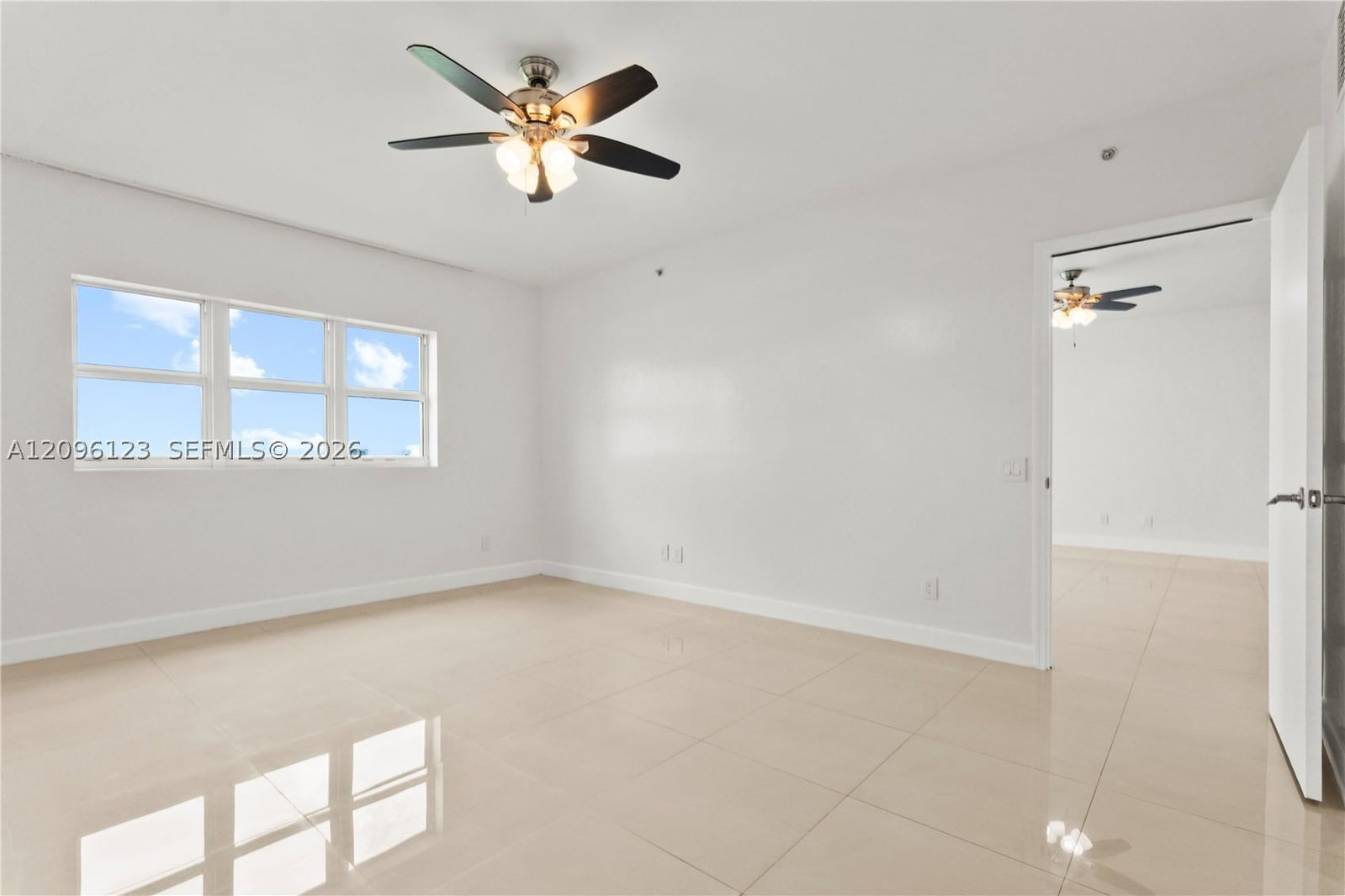 Real estate property located at 14951 Royal Oaks Ln #2008, Miami-dade, The Oaks I Condo, North Miami, FL