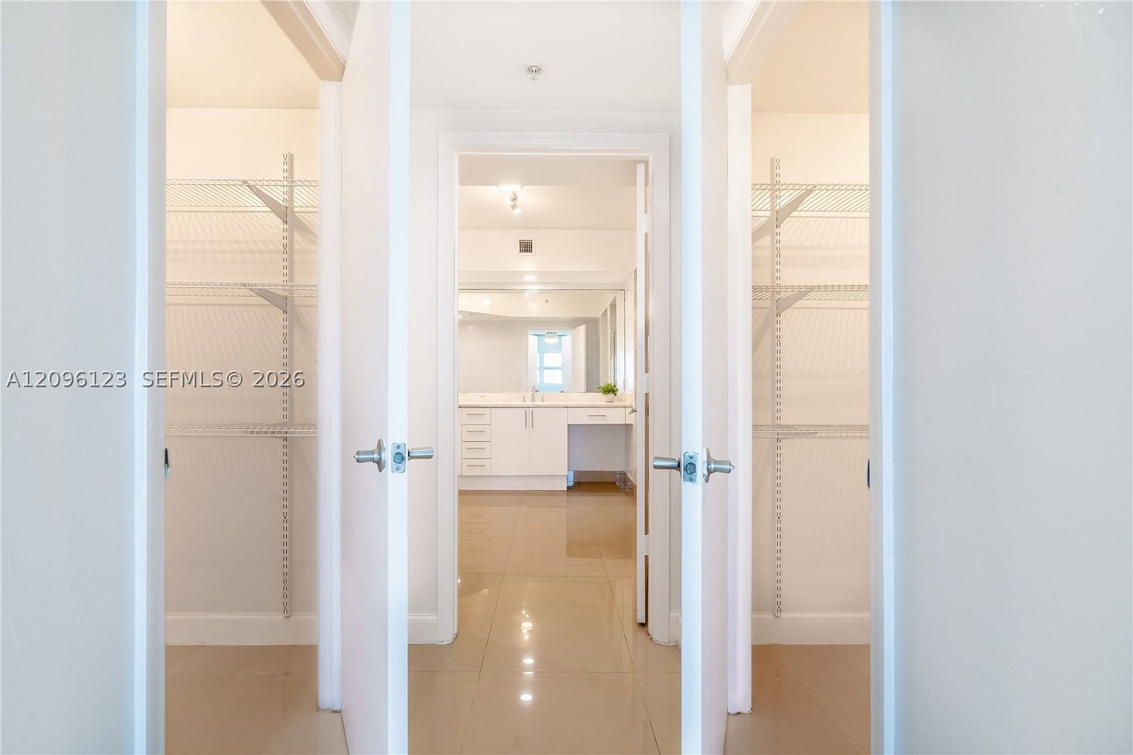 Real estate property located at 14951 Royal Oaks Ln #2008, Miami-dade, The Oaks I Condo, North Miami, FL