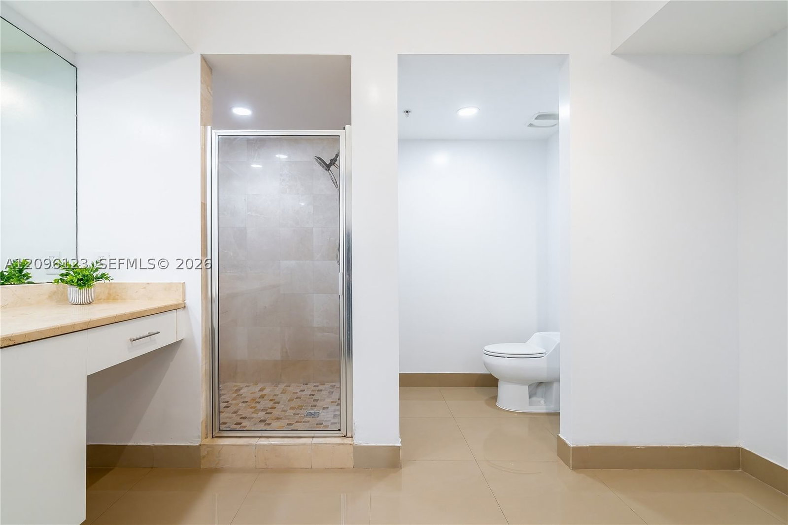 Real estate property located at 14951 Royal Oaks Ln #2008, Miami-dade, The Oaks I Condo, North Miami, FL