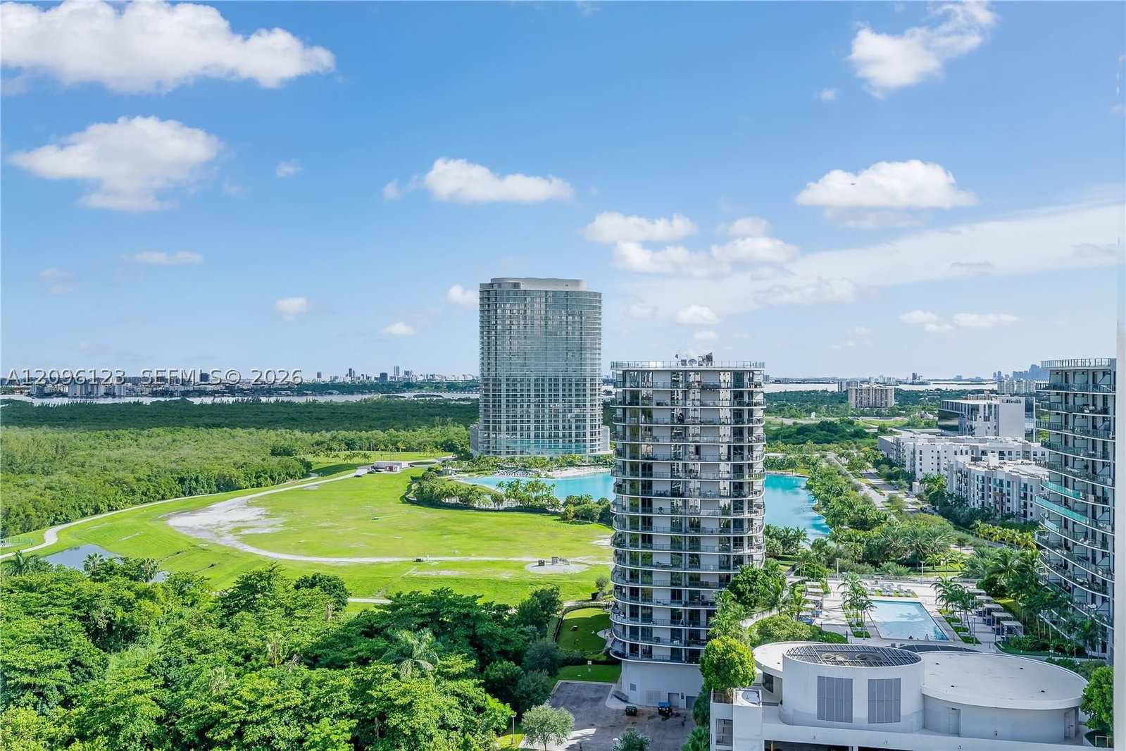 Real estate property located at 14951 Royal Oaks Ln #2008, Miami-dade, The Oaks I Condo, North Miami, FL
