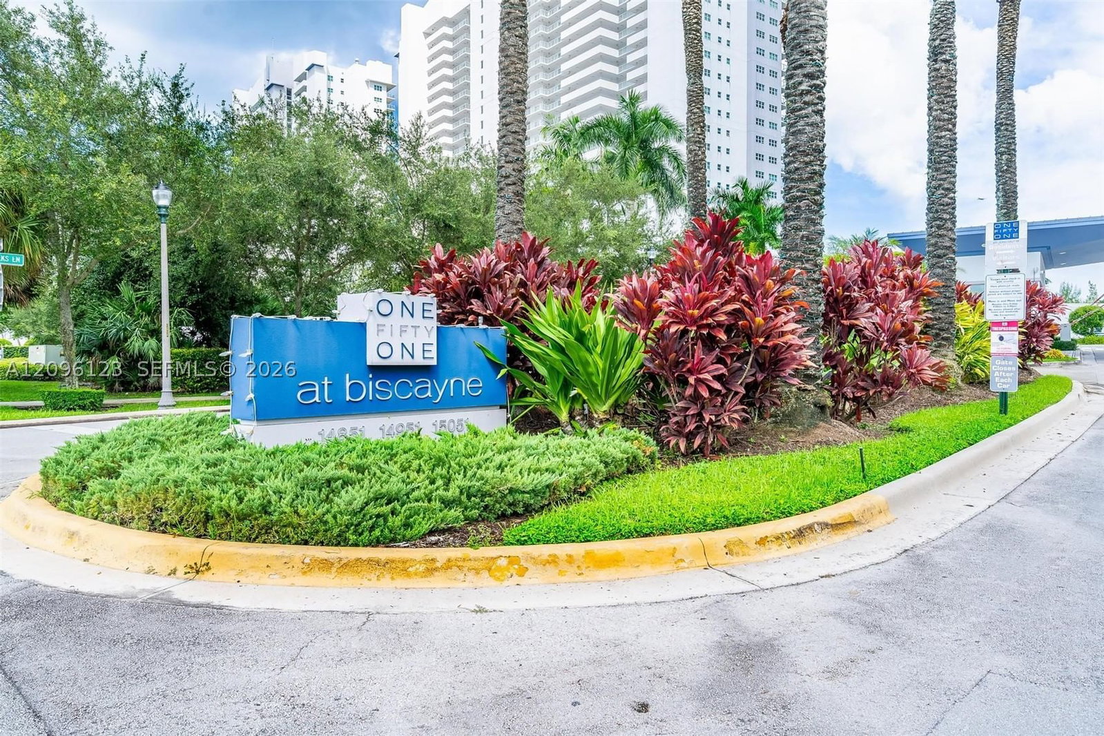 Real estate property located at 14951 Royal Oaks Ln #2008, Miami-dade, The Oaks I Condo, North Miami, FL