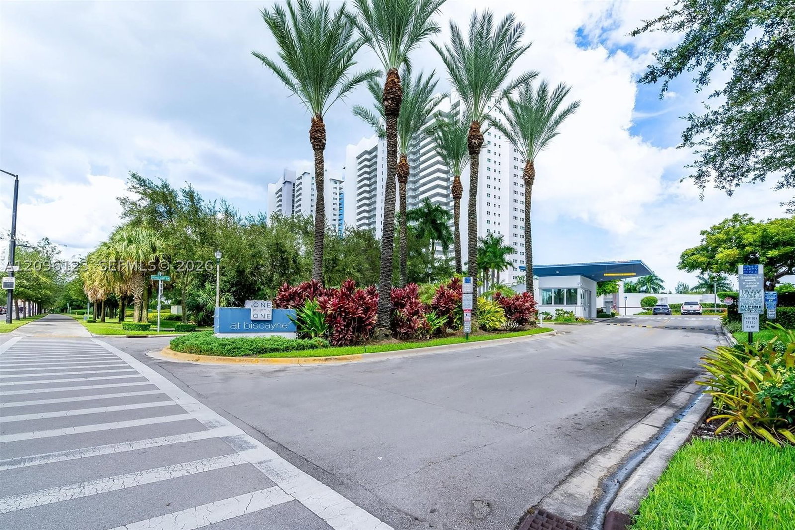 Real estate property located at 14951 Royal Oaks Ln #2008, Miami-dade, The Oaks I Condo, North Miami, FL
