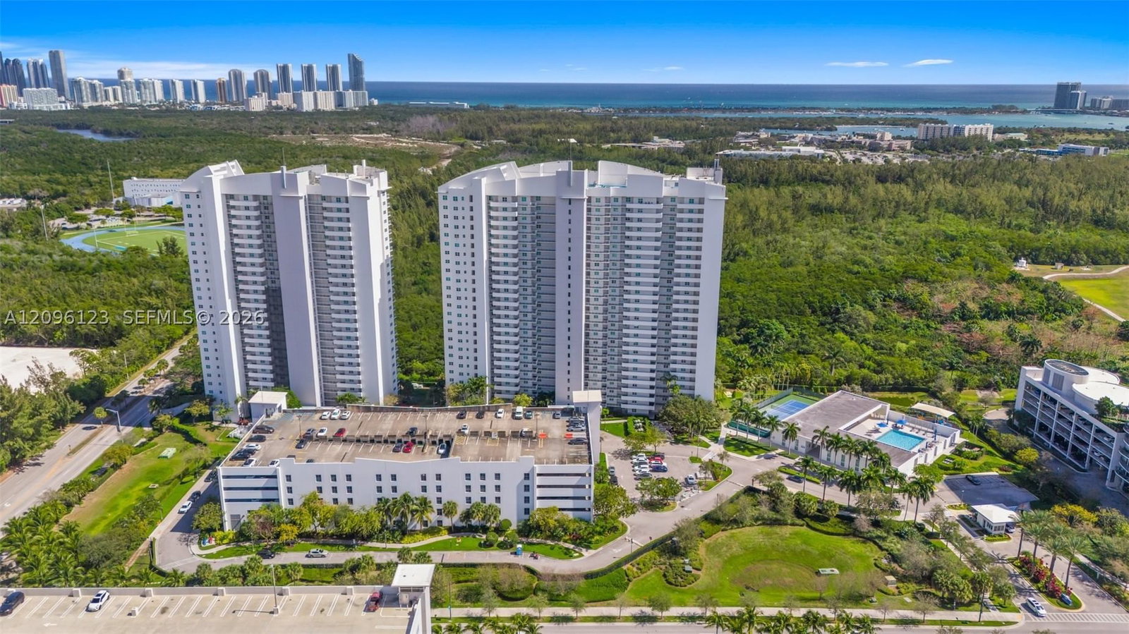 Real estate property located at 14951 Royal Oaks Ln #2008, Miami-dade, The Oaks I Condo, North Miami, FL