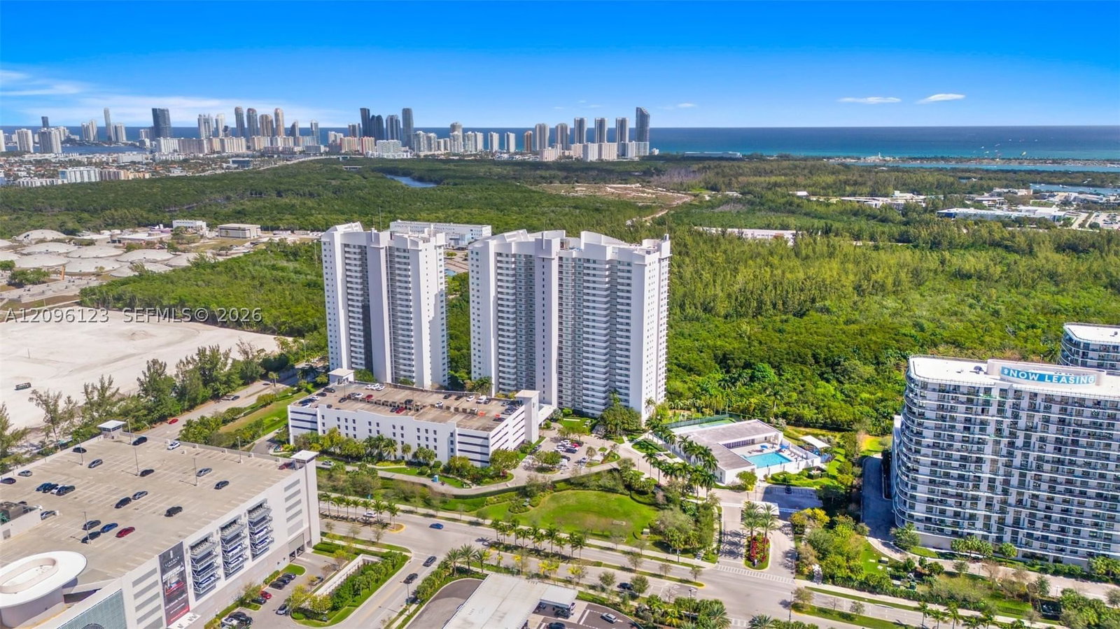 Real estate property located at 14951 Royal Oaks Ln #2008, Miami-dade, The Oaks I Condo, North Miami, FL
