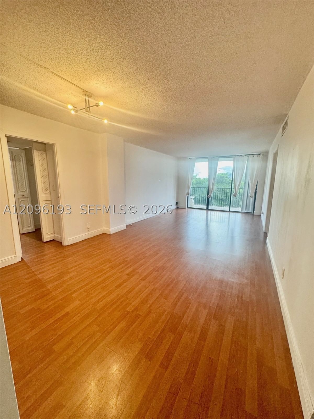 Real estate property located at 3475 Country Club Dr #601, Miami-dade, Ensenada Condo Bldg E-ii, Aventura, FL