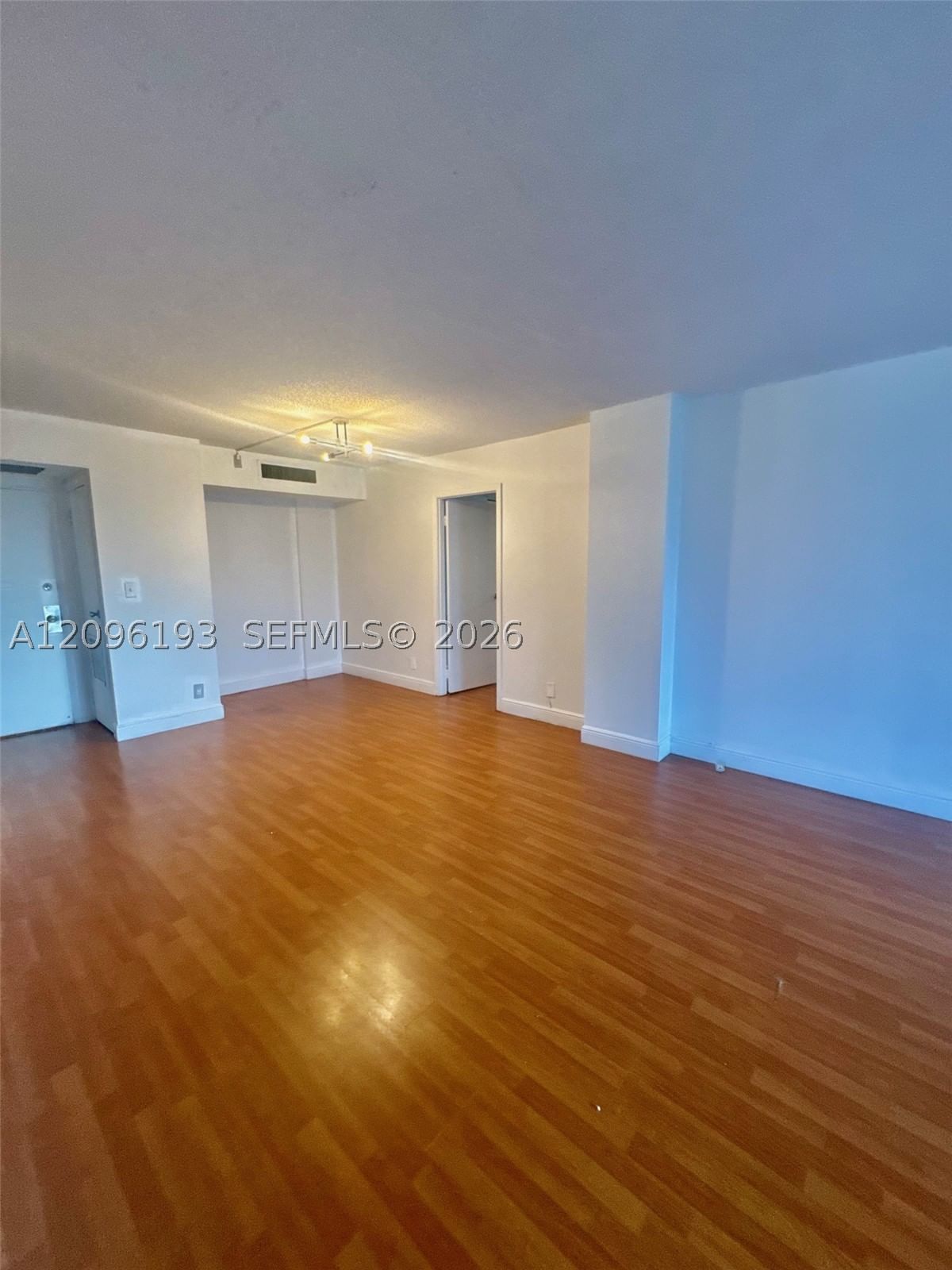 Real estate property located at 3475 Country Club Dr #601, Miami-dade, Ensenada Condo Bldg E-ii, Aventura, FL