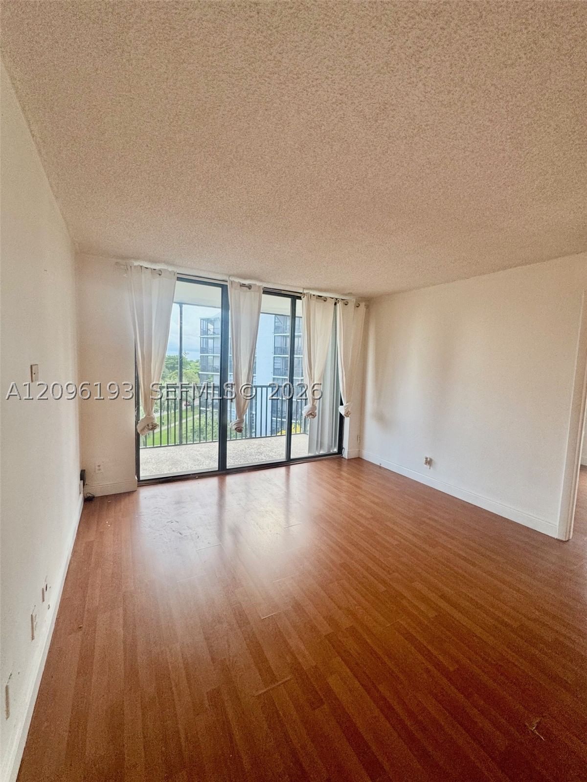 Real estate property located at 3475 Country Club Dr #601, Miami-dade, Ensenada Condo Bldg E-ii, Aventura, FL