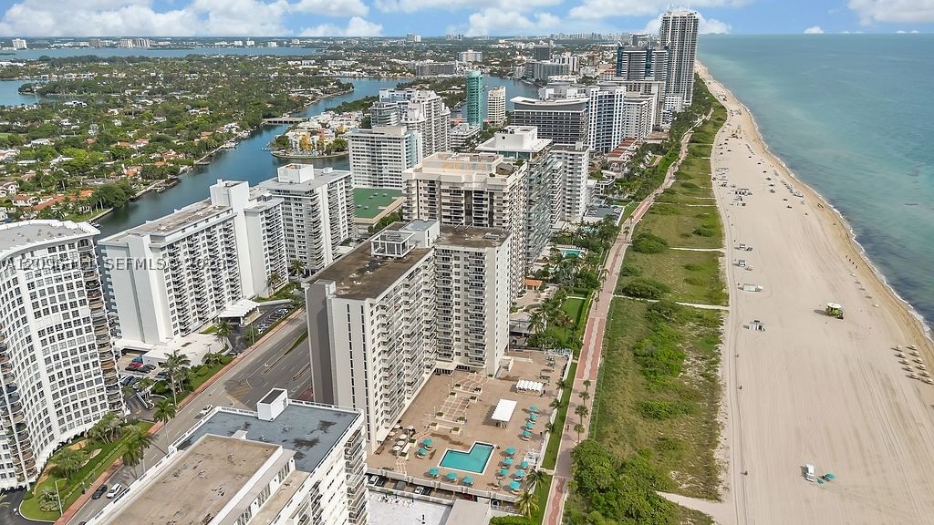 Real estate property located at 5701 Collins Ave PH14, Miami-dade, Arlen Beach Condo, Miami Beach, FL