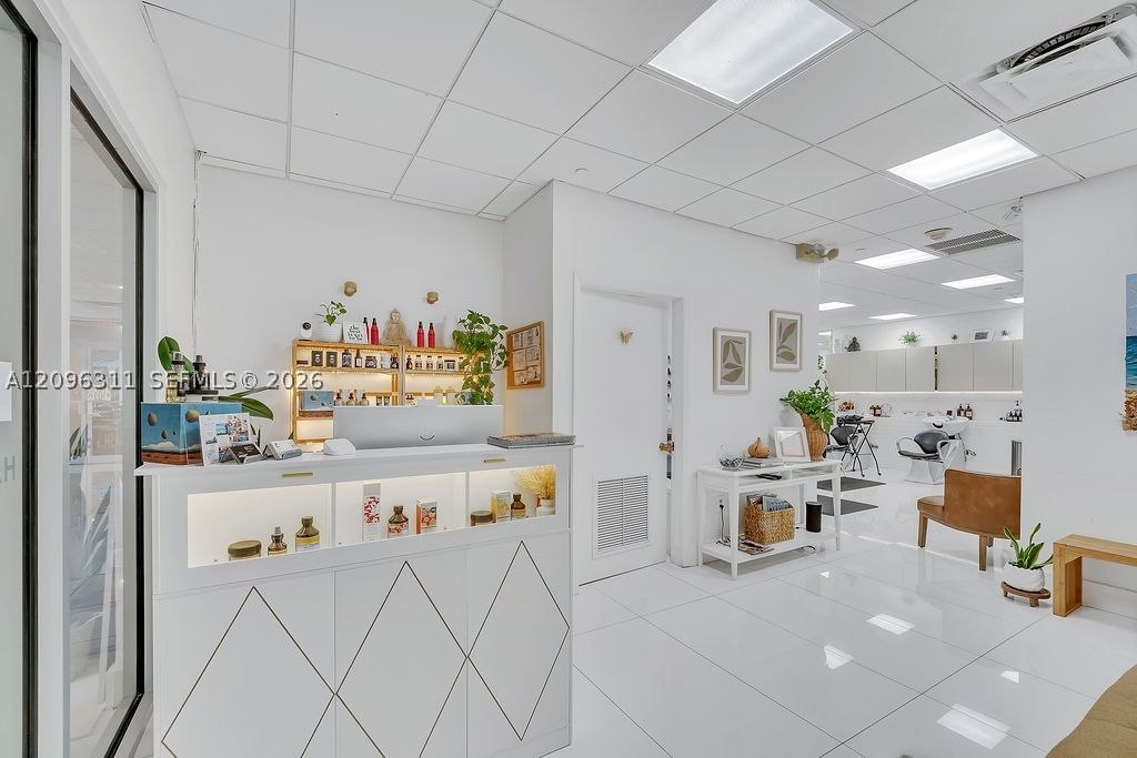 Real estate property located at 5701 Collins Ave PH14, Miami-dade, Arlen Beach Condo, Miami Beach, FL
