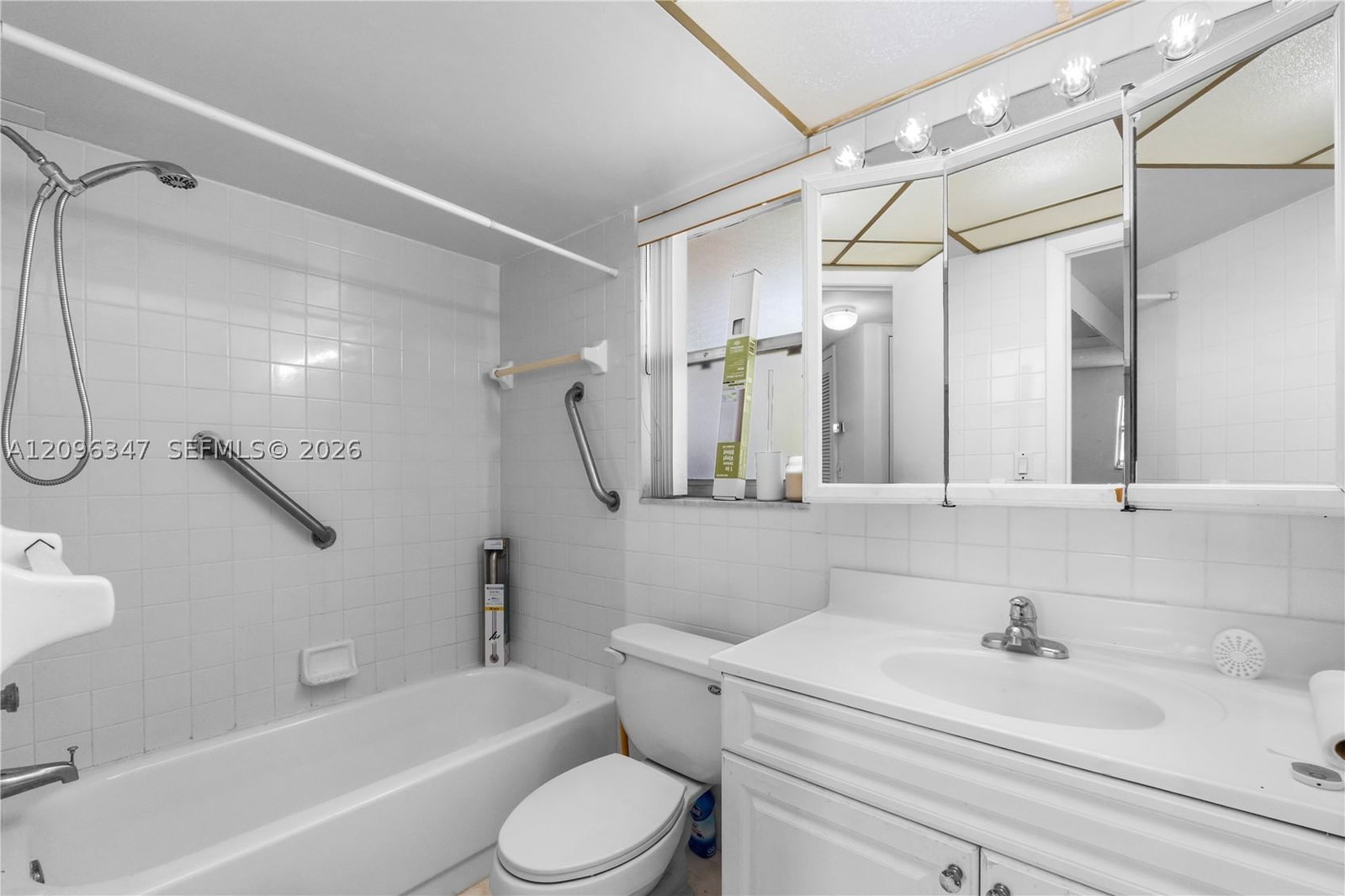 Real estate property located at 8450 Sunrise Lakes Blvd #306, Broward, Sunrise Lakes 51 Condo, Sunrise, FL