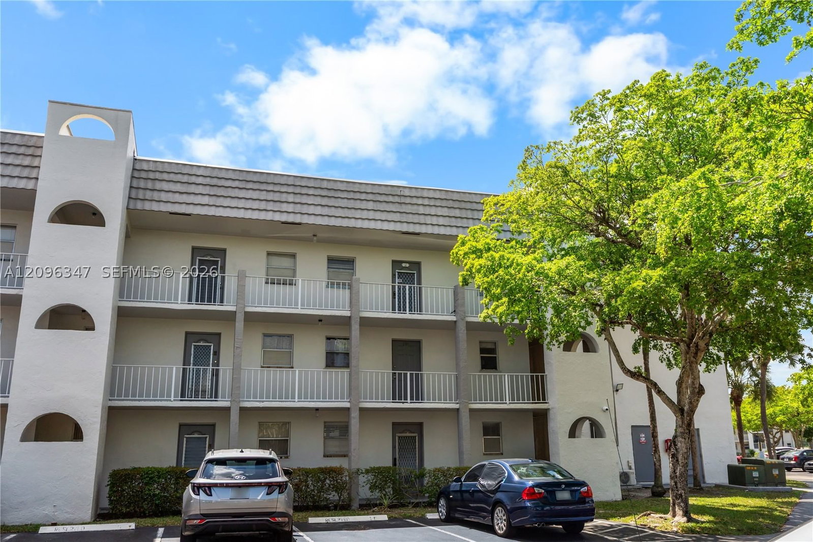 Real estate property located at 8450 Sunrise Lakes Blvd #306, Broward, Sunrise Lakes 51 Condo, Sunrise, FL