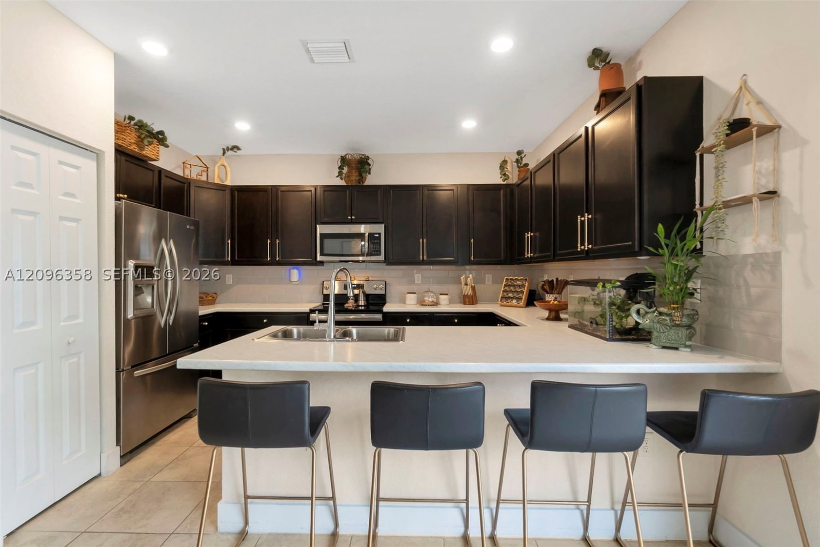 Real estate property located at 10615 34th Ct, Miami-dade, Aquabella Section Two, Hialeah, FL