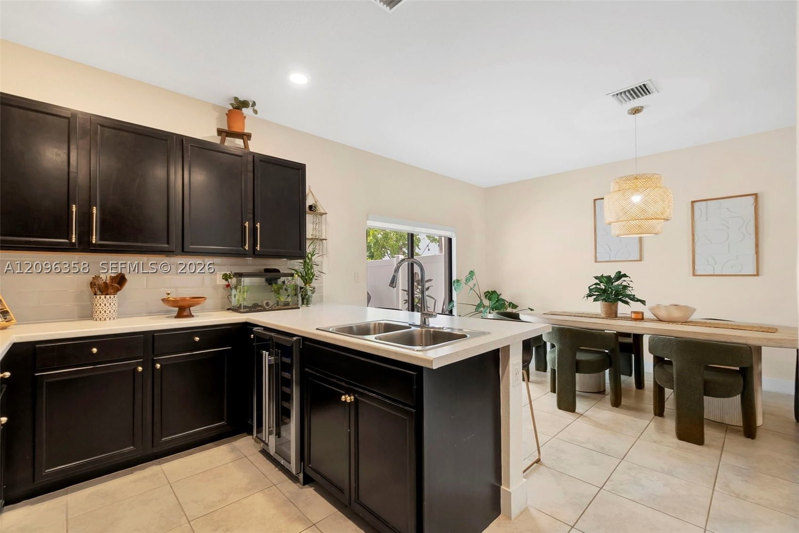 Real estate property located at 10615 34th Ct, Miami-dade, Aquabella Section Two, Hialeah, FL