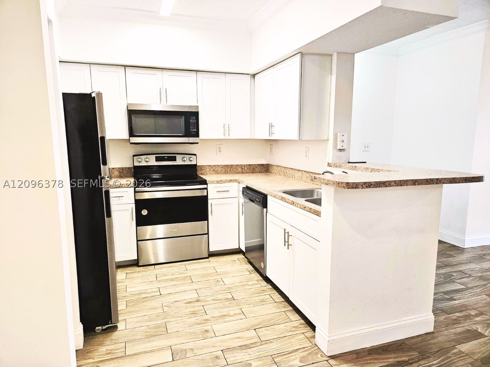 Real estate property located at 220 116th Ave #15105, Broward, Marquesa Condo, Pembroke Pines, FL
