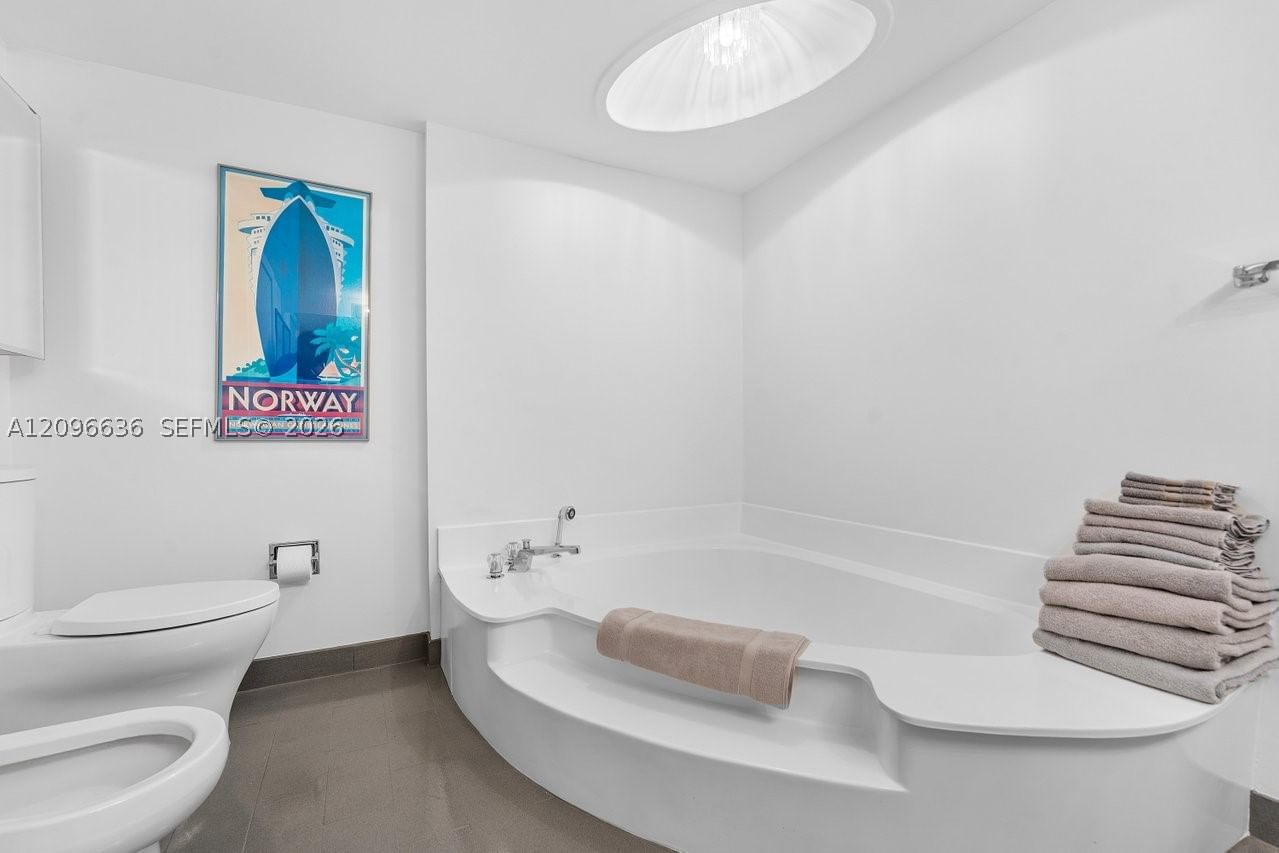 Real estate property located at 2000 Towerside Ter #710, Miami-dade, Towers Of Quayside Condo, Miami, FL