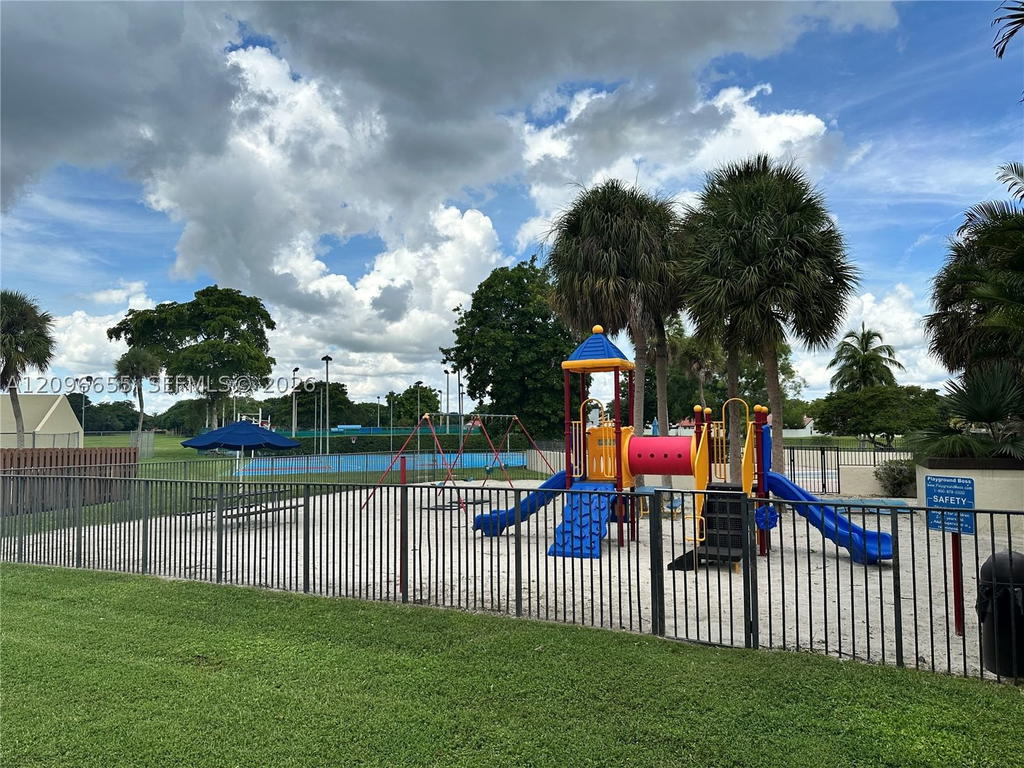 Real estate property located at 11302 132nd Ct West, Miami-dade, Host Crossings, Miami, FL