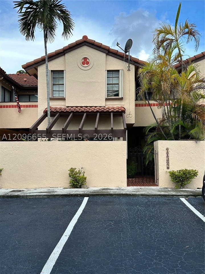 Real estate property located at 11302 132nd Ct West, Miami-dade, Host Crossings, Miami, FL
