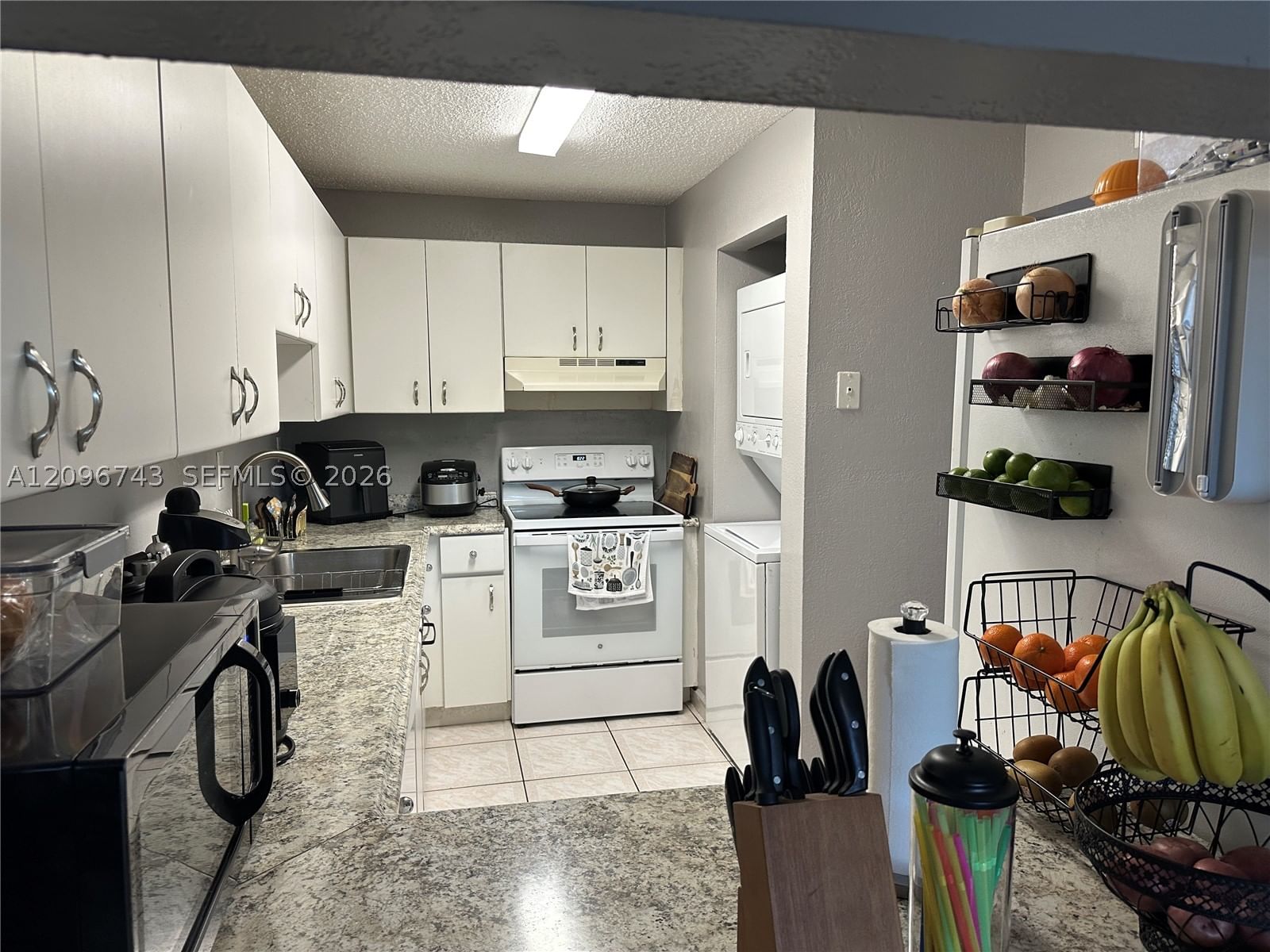 Real estate property located at 10000 80th Ct #2424, Miami-dade, Samari Lake East Condo, Hialeah Gardens, FL