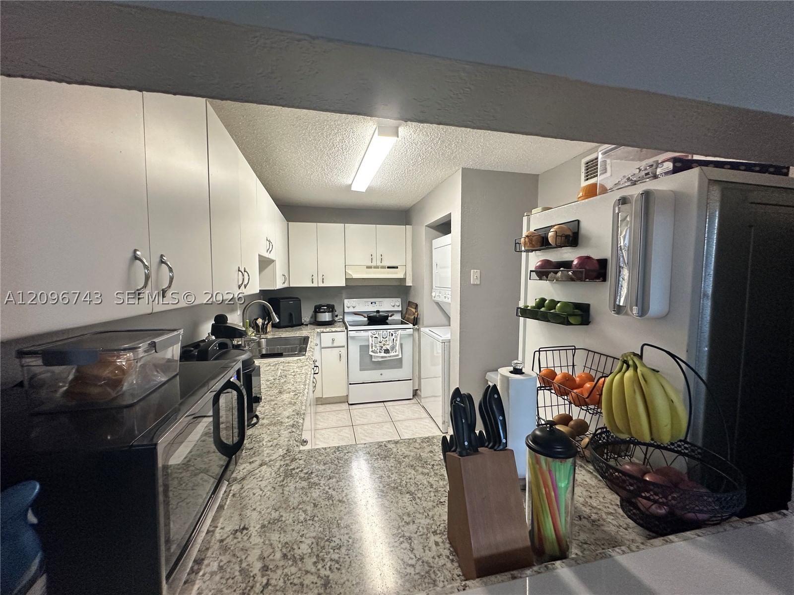Real estate property located at 10000 80th Ct #2424, Miami-dade, Samari Lake East Condo, Hialeah Gardens, FL