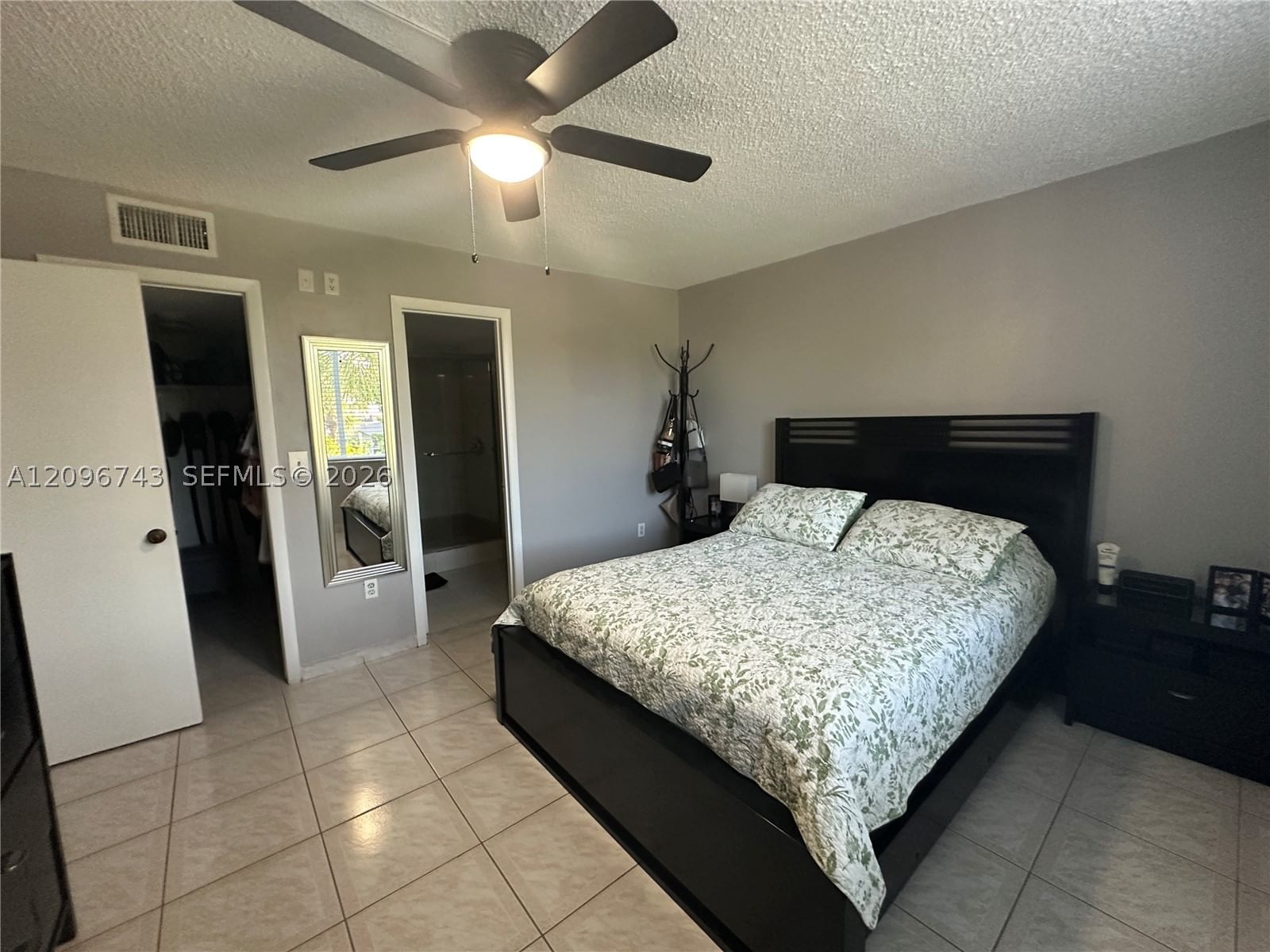Real estate property located at 10000 80th Ct #2424, Miami-dade, Samari Lake East Condo, Hialeah Gardens, FL