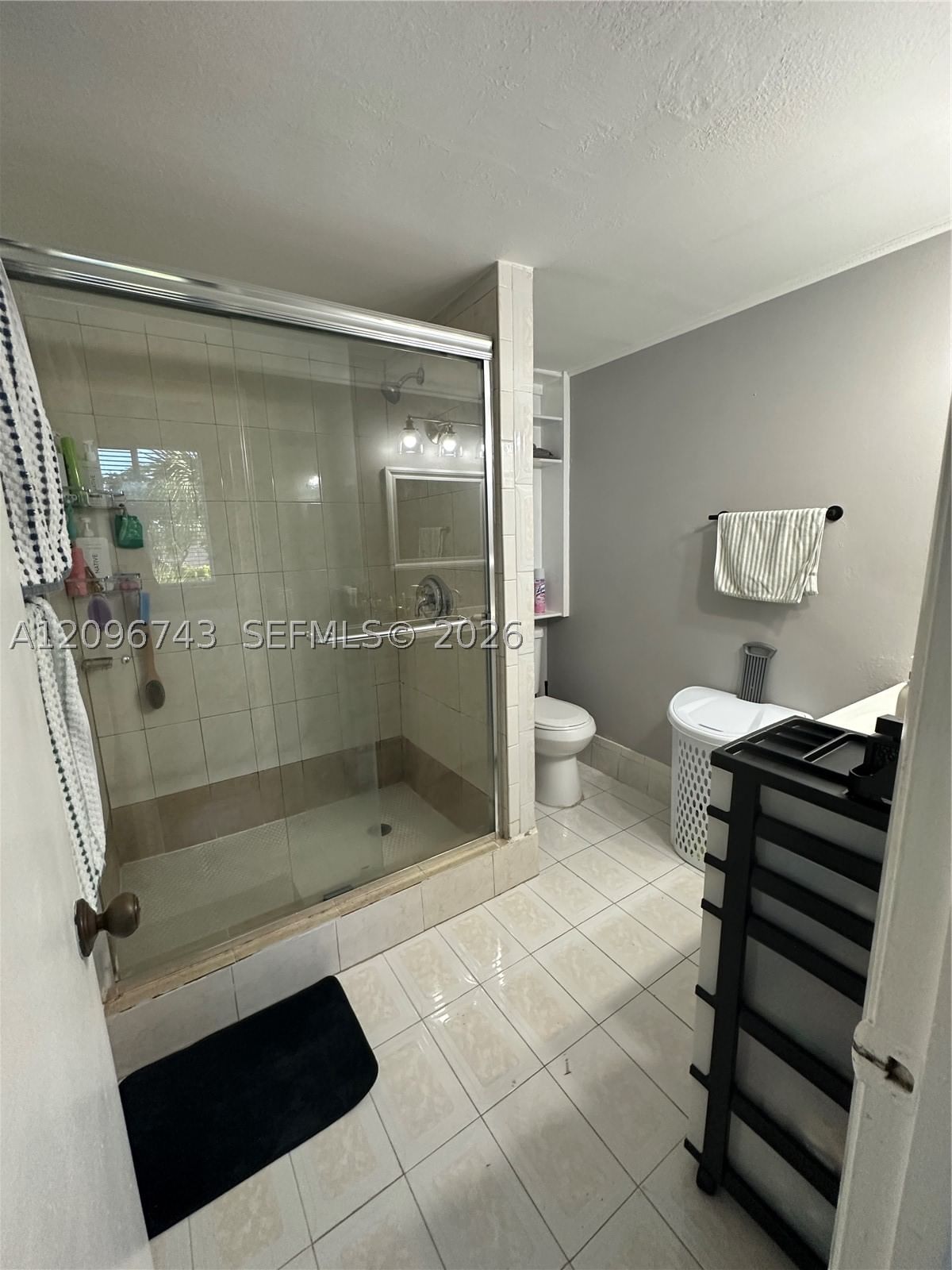 Real estate property located at 10000 80th Ct #2424, Miami-dade, Samari Lake East Condo, Hialeah Gardens, FL