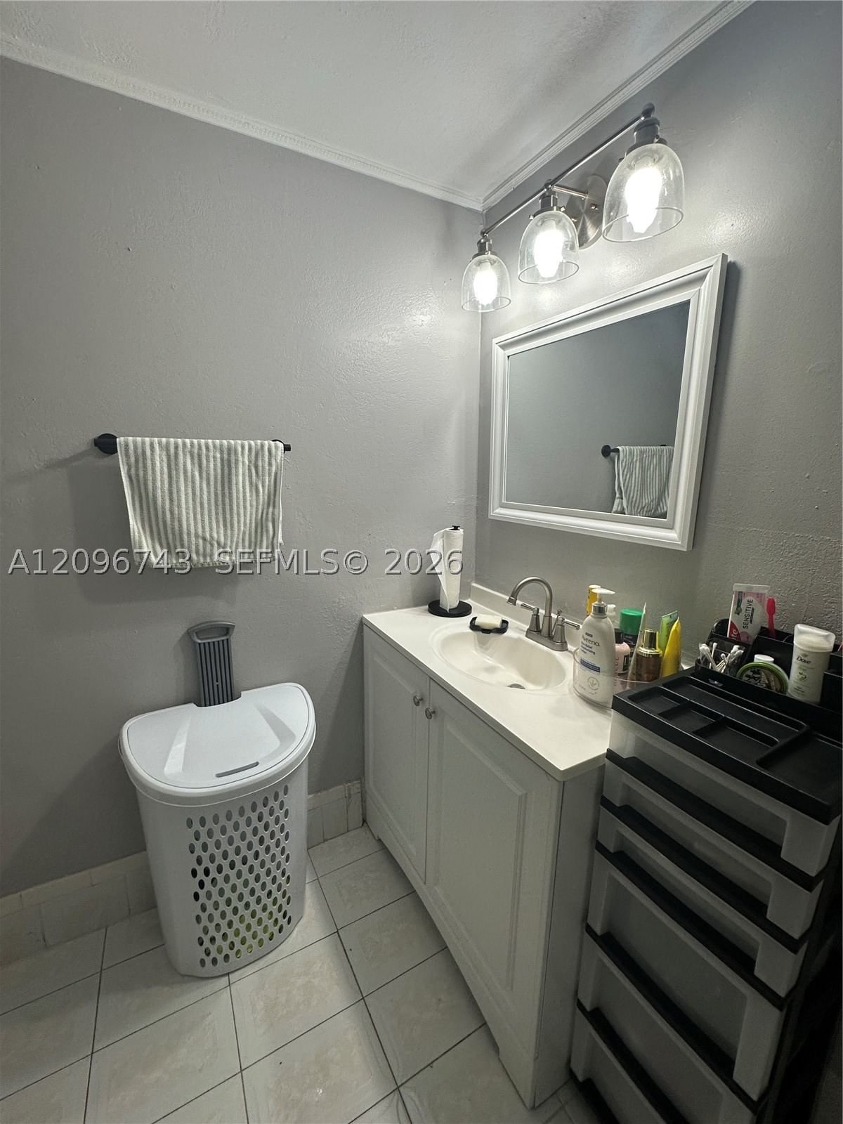 Real estate property located at 10000 80th Ct #2424, Miami-dade, Samari Lake East Condo, Hialeah Gardens, FL