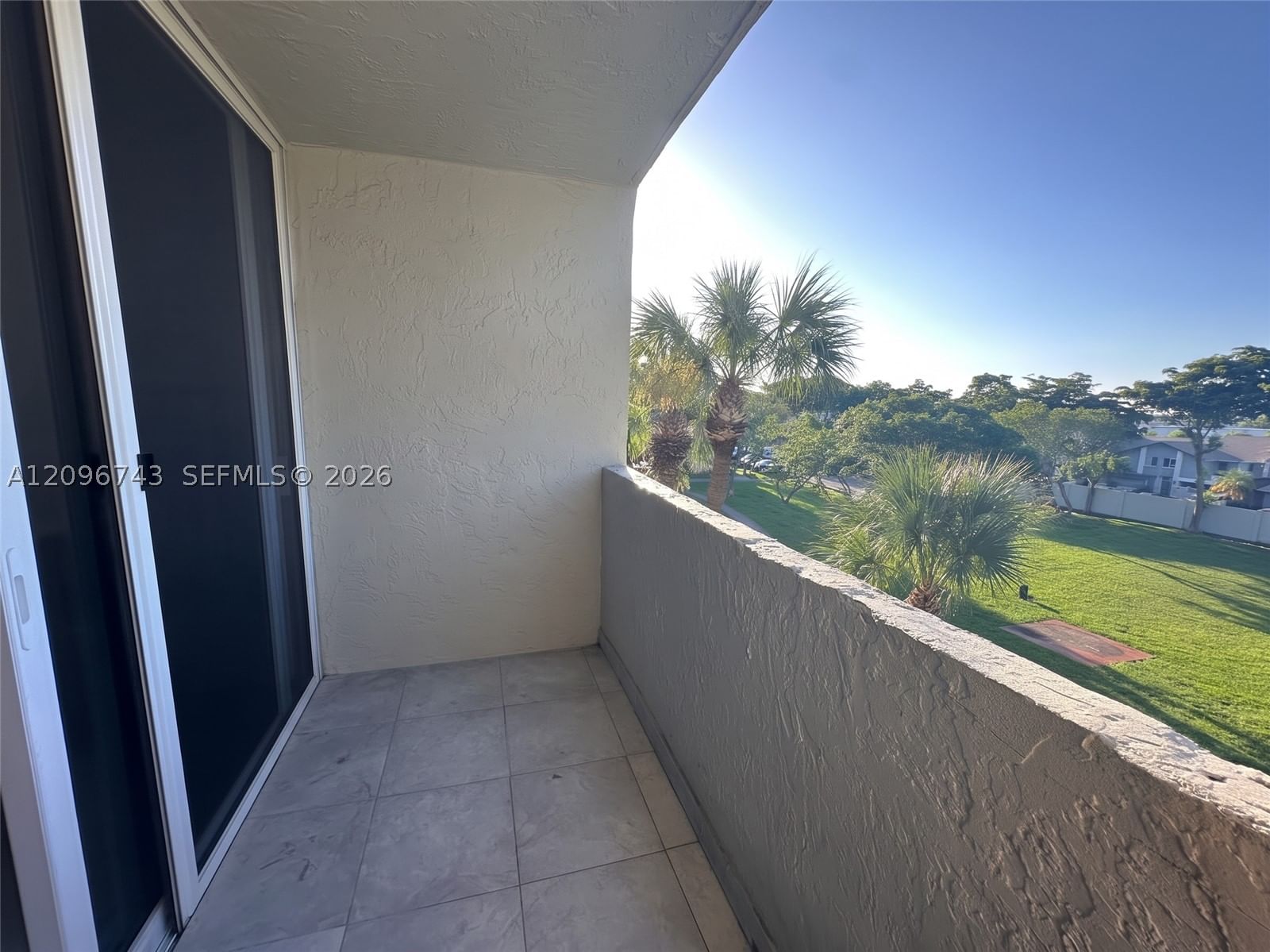 Real estate property located at 10000 80th Ct #2424, Miami-dade, Samari Lake East Condo, Hialeah Gardens, FL