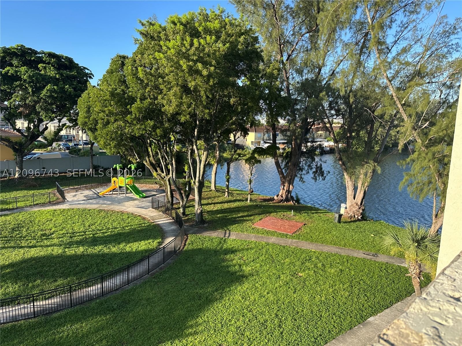 Real estate property located at 10000 80th Ct #2424, Miami-dade, Samari Lake East Condo, Hialeah Gardens, FL