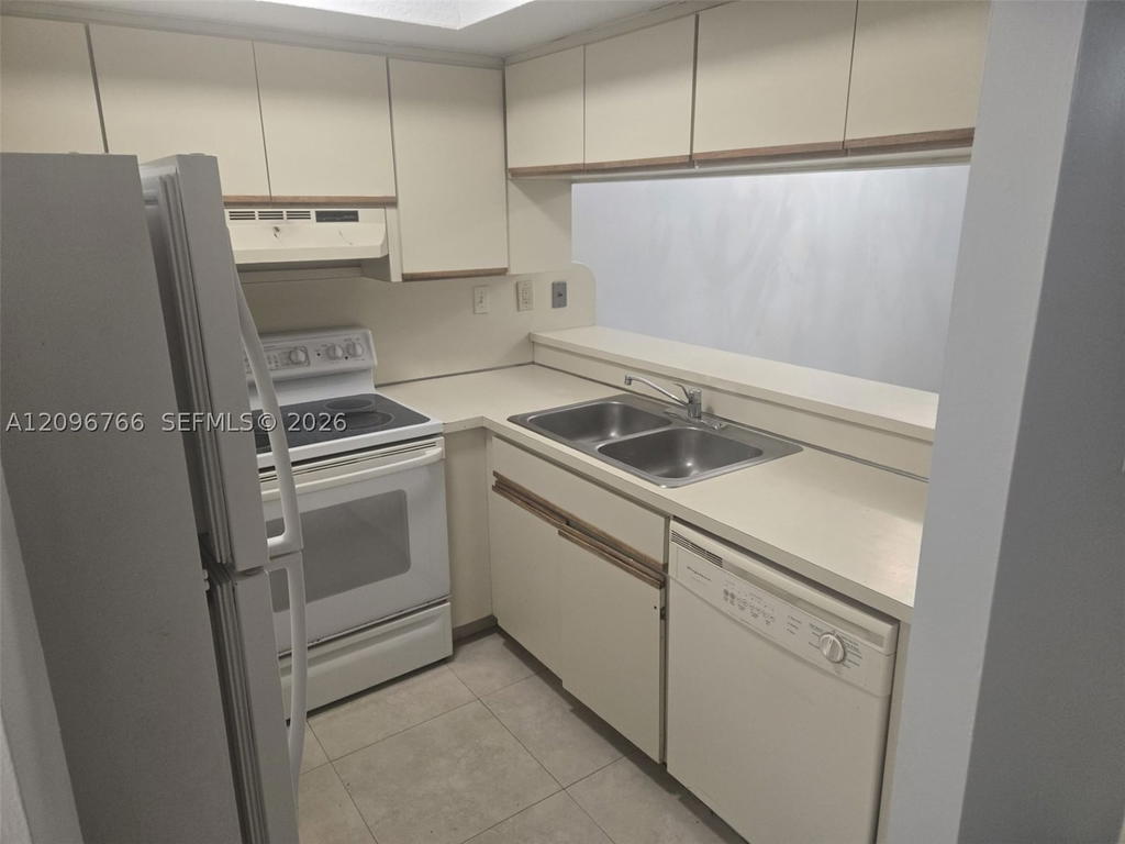 Real estate property located at 8977 123rd Ct #104, Miami-dade, Kenland Walk Condo Ii, Miami, FL