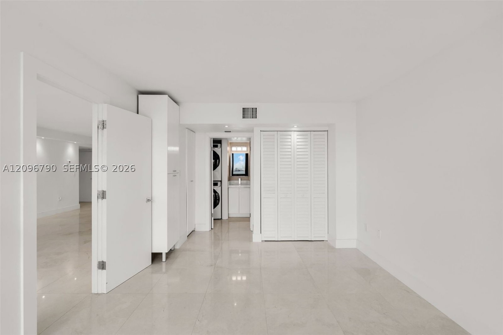 Real estate property located at 2333 Brickell Ave #1007, Miami-dade, Brickell Bay Club Condo, Miami, FL