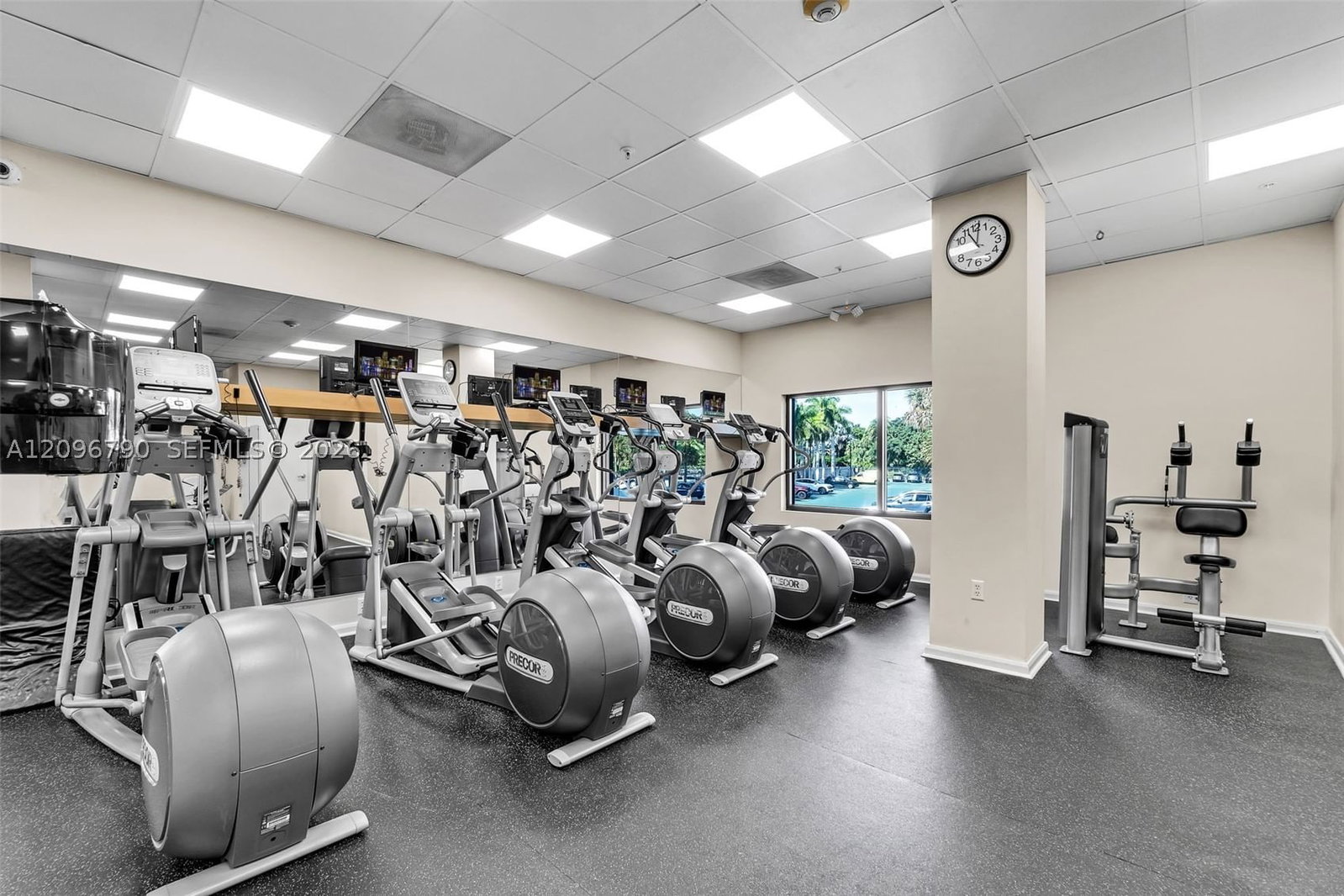 Real estate property located at 2333 Brickell Ave #1007, Miami-dade, Brickell Bay Club Condo, Miami, FL