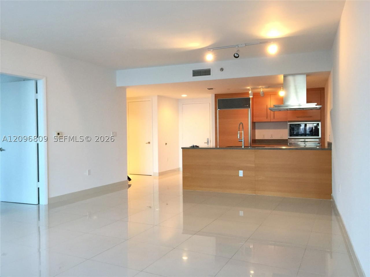 Real estate property located at 465 Brickell Ave #617, Miami-dade, Iconbrickell Condo, Miami, FL