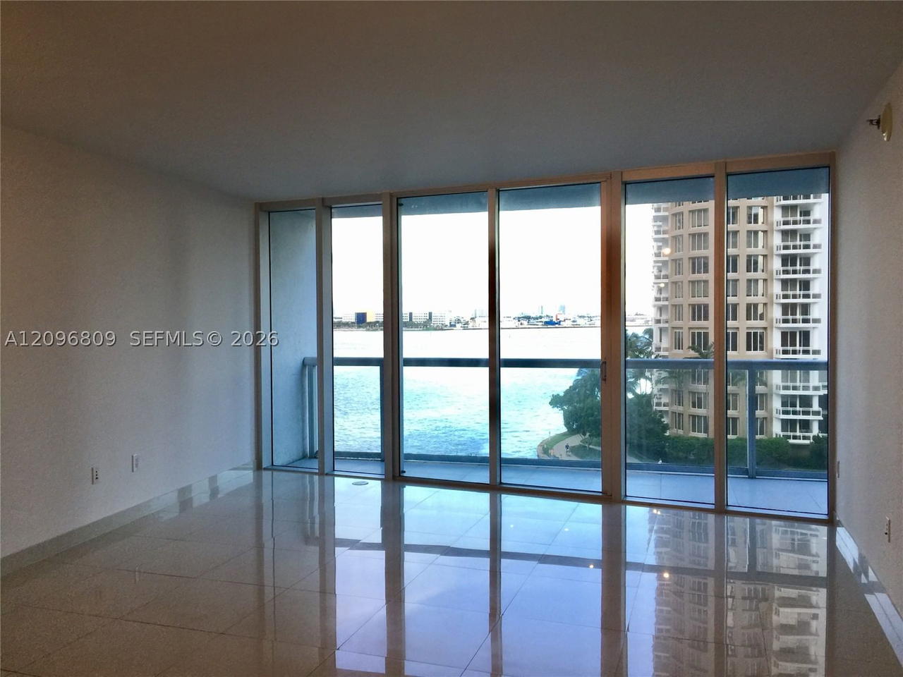 Real estate property located at 465 Brickell Ave #617, Miami-dade, Iconbrickell Condo, Miami, FL