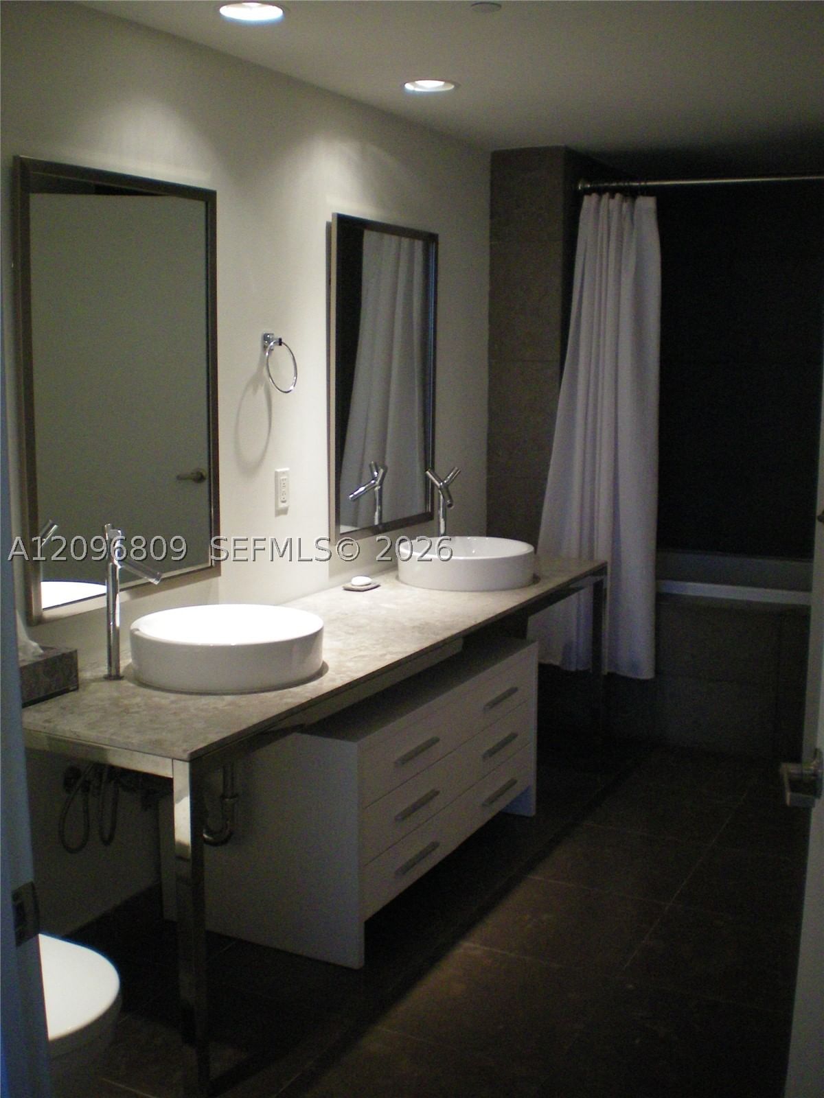 Real estate property located at 465 Brickell Ave #617, Miami-dade, Iconbrickell Condo, Miami, FL