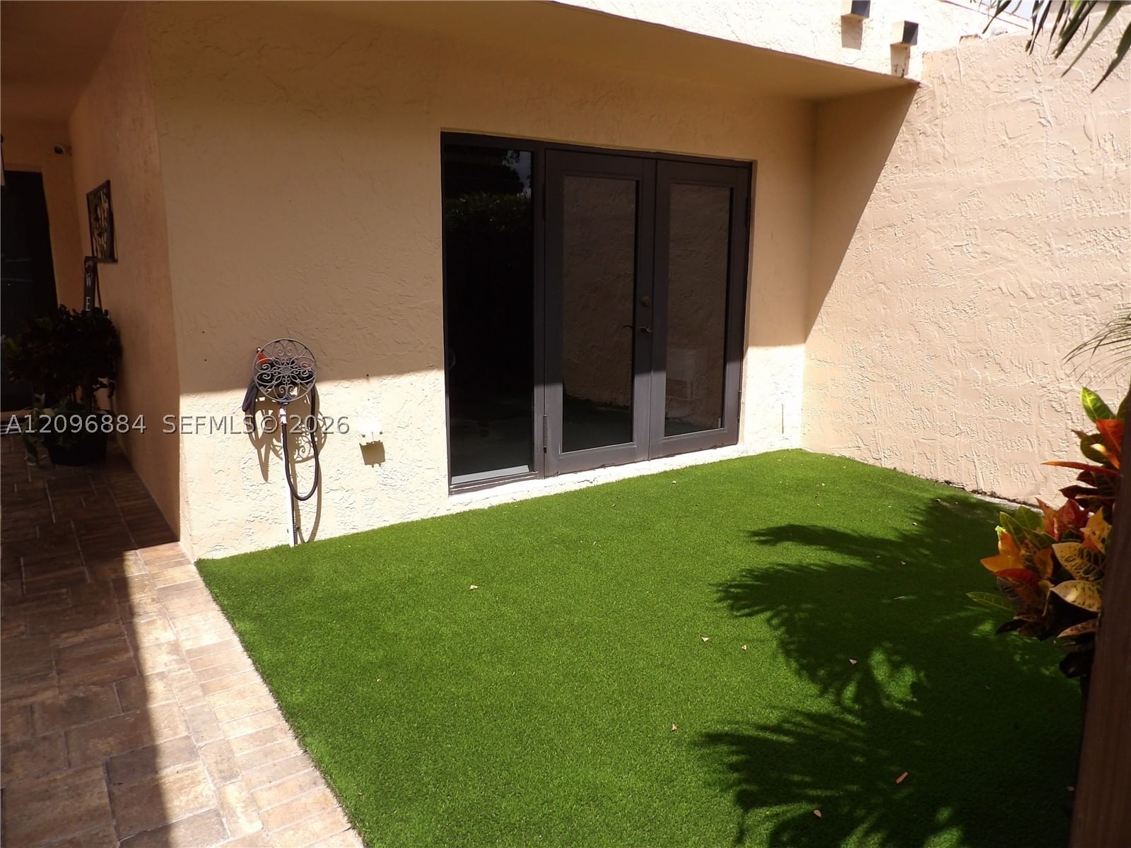 Real estate property located at 19406 Lake Dr, Miami-dade, Royal Singapore Lake, Hialeah, FL