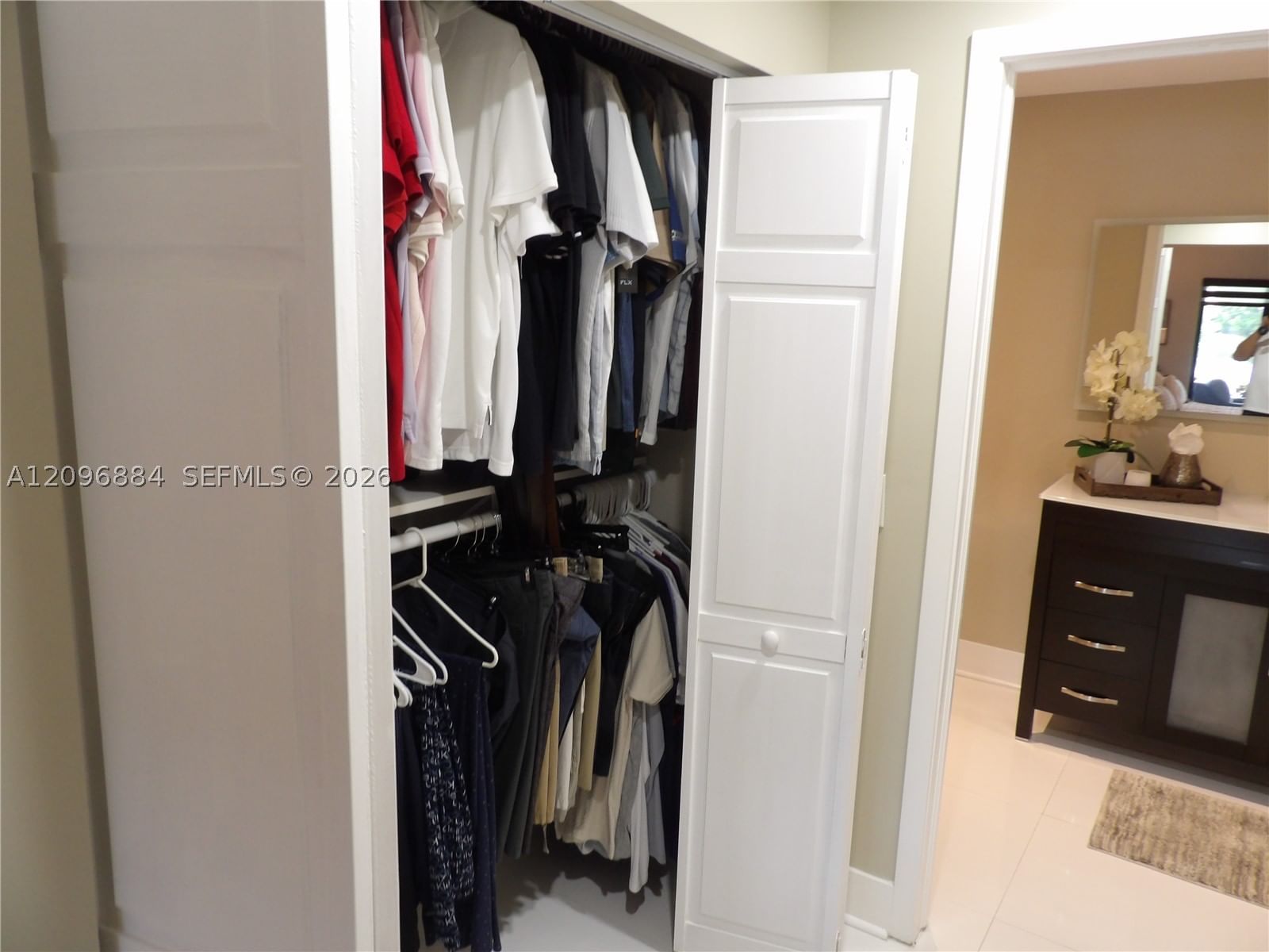 Real estate property located at 19406 Lake Dr, Miami-dade, Royal Singapore Lake, Hialeah, FL