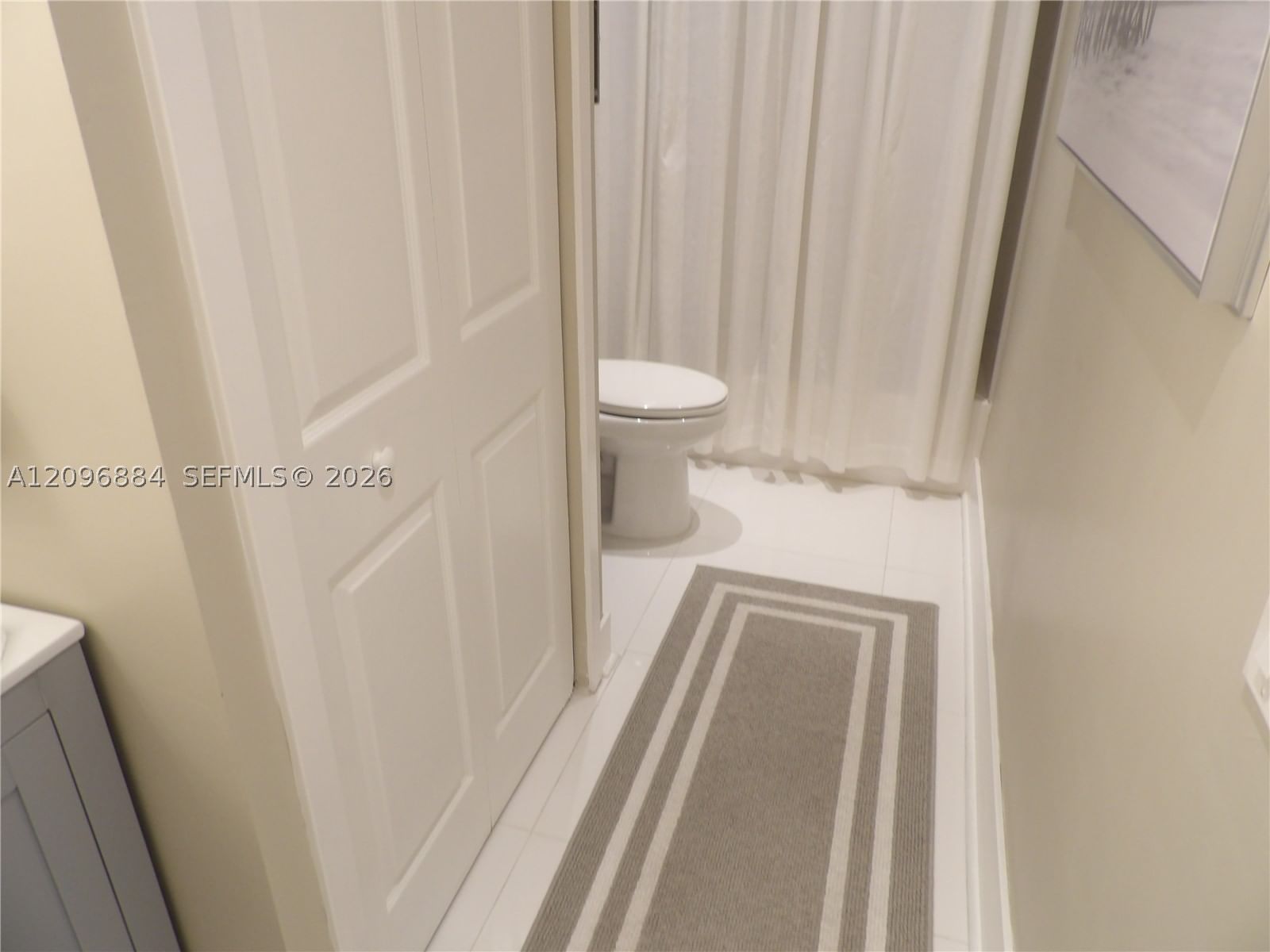 Real estate property located at 19406 Lake Dr, Miami-dade, Royal Singapore Lake, Hialeah, FL