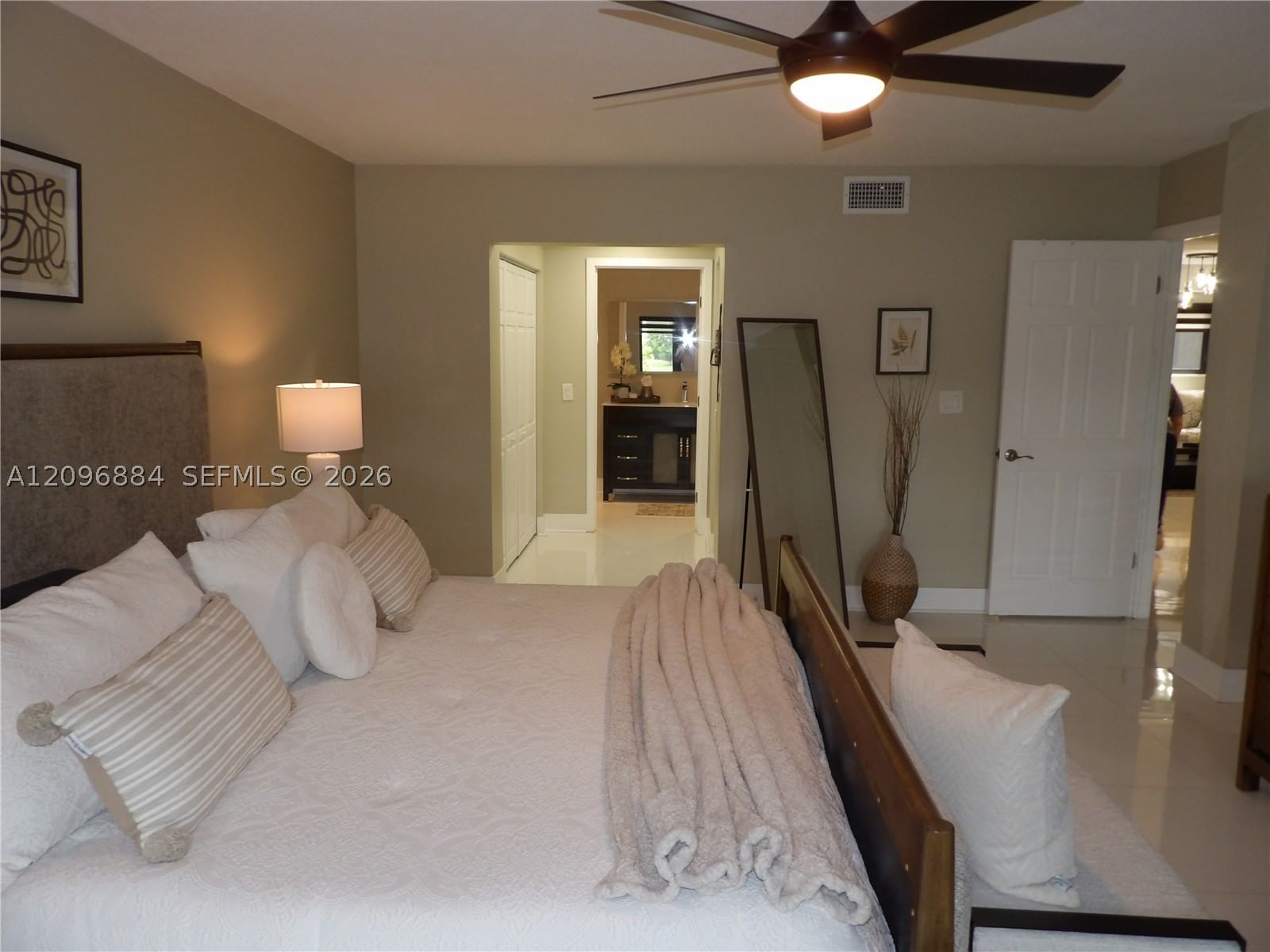 Real estate property located at 19406 Lake Dr, Miami-dade, Royal Singapore Lake, Hialeah, FL