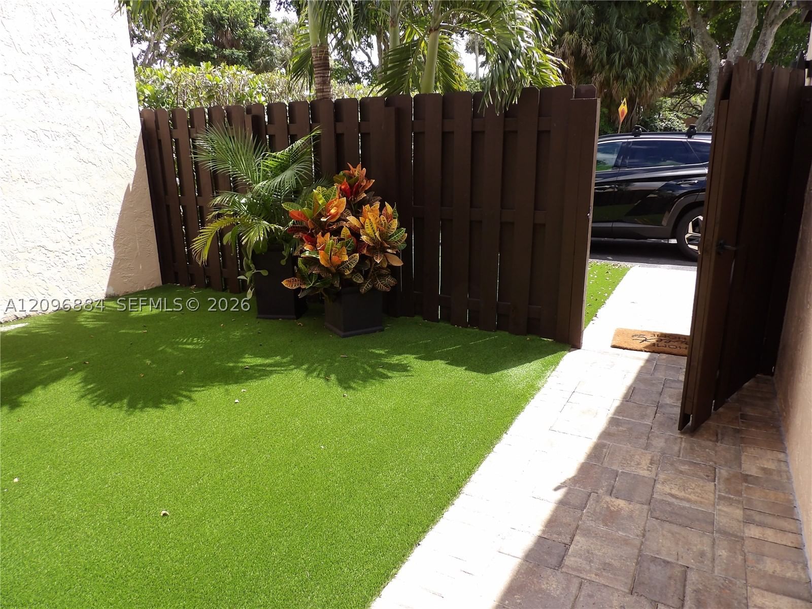 Real estate property located at 19406 Lake Dr, Miami-dade, Royal Singapore Lake, Hialeah, FL
