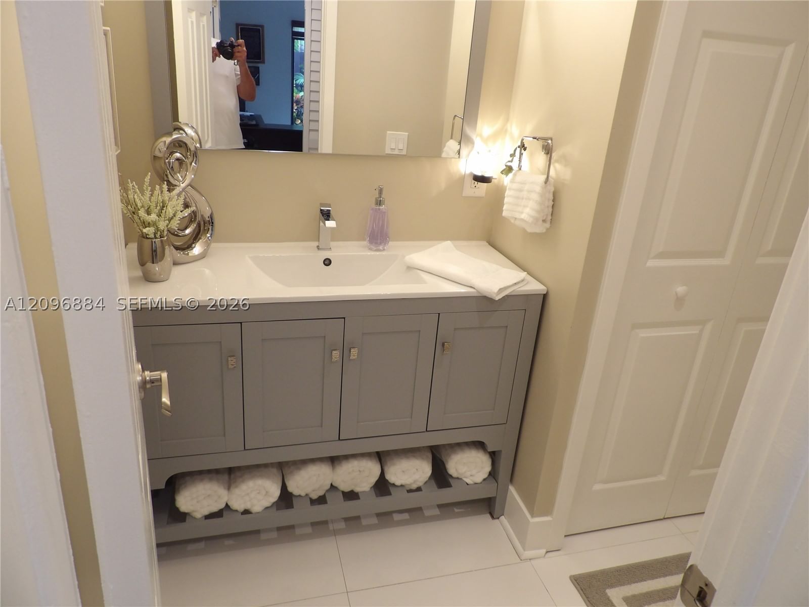 Real estate property located at 19406 Lake Dr, Miami-dade, Royal Singapore Lake, Hialeah, FL