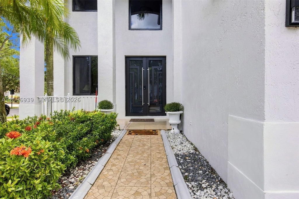 Real estate property located at 1073 Allamanda Way, Broward, Sector 2-parcels 9 & 10, Weston, FL