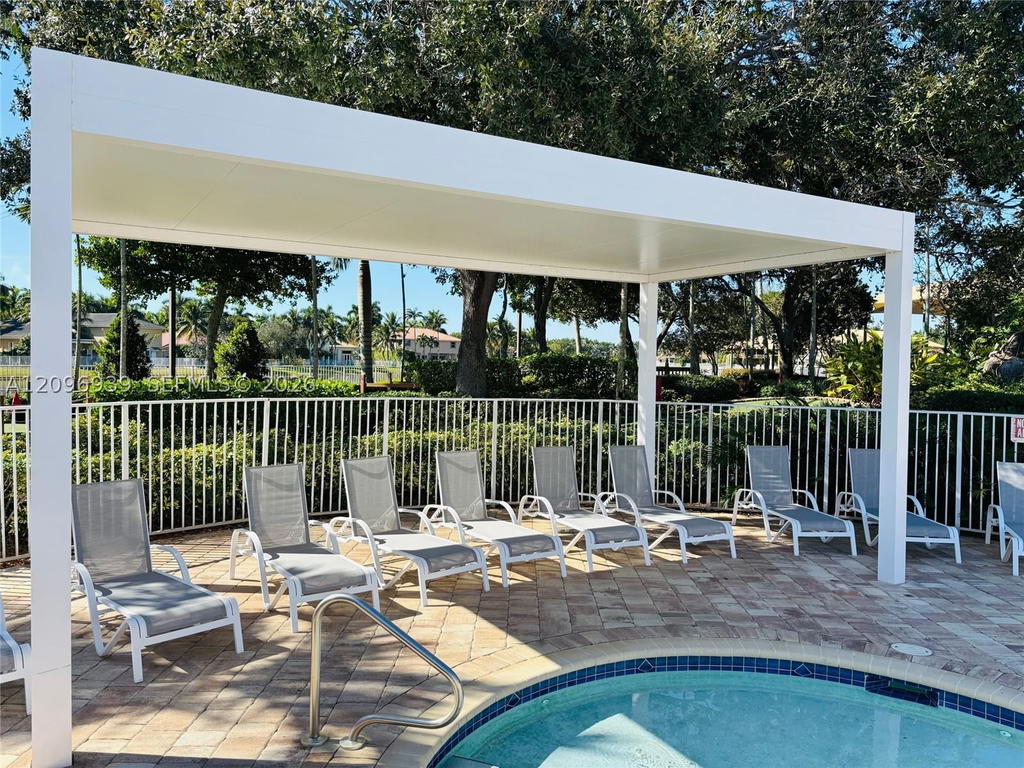 Real estate property located at 1073 Allamanda Way, Broward, Sector 2-parcels 9 & 10, Weston, FL