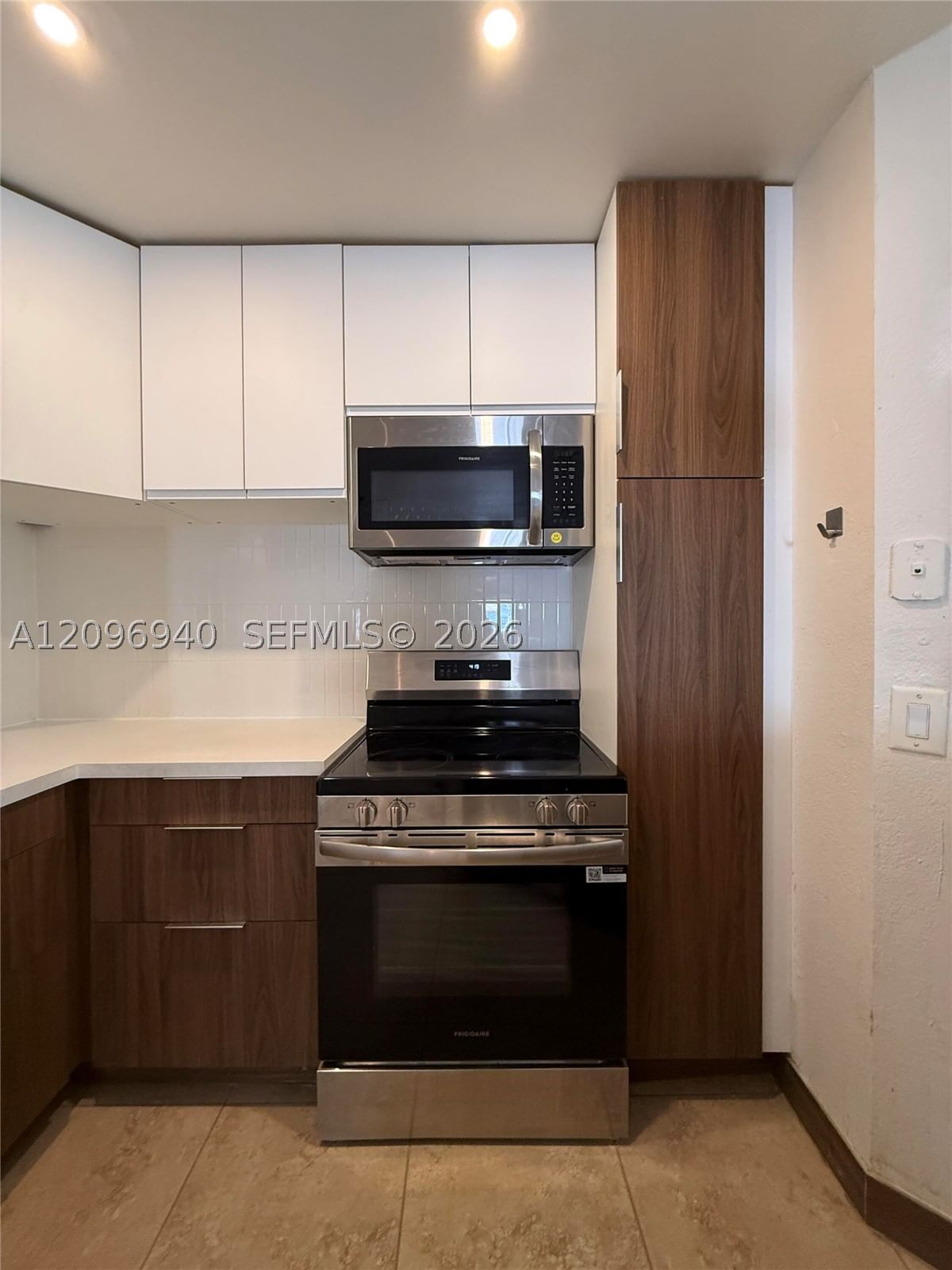 Real estate property located at 3450 Pinewalk Dr N #421, Broward, Coral Key Condo, Margate, FL